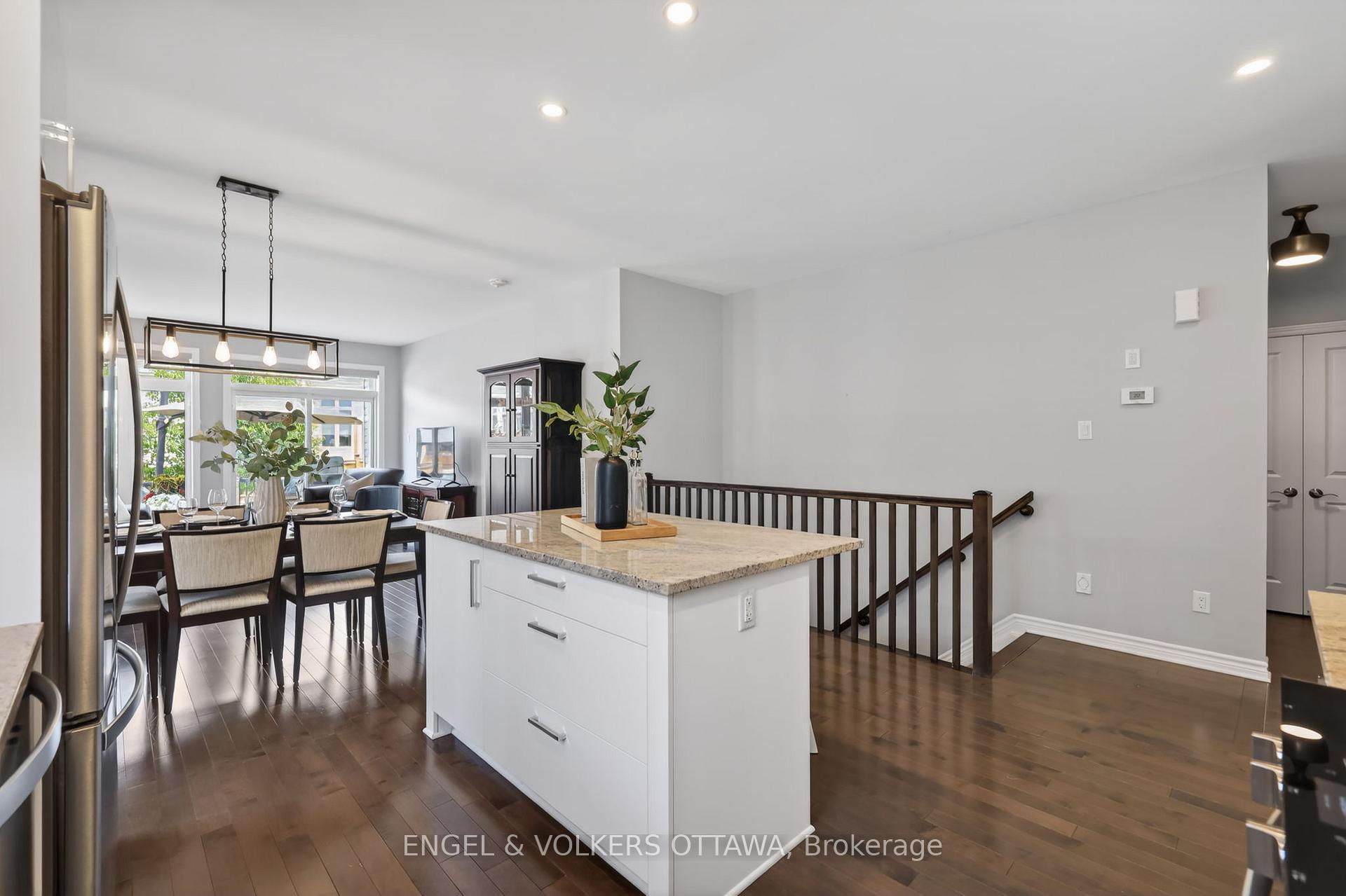 Photo 7 of 871 Tewin Circle, Ottawa, Camelot — HOMEH