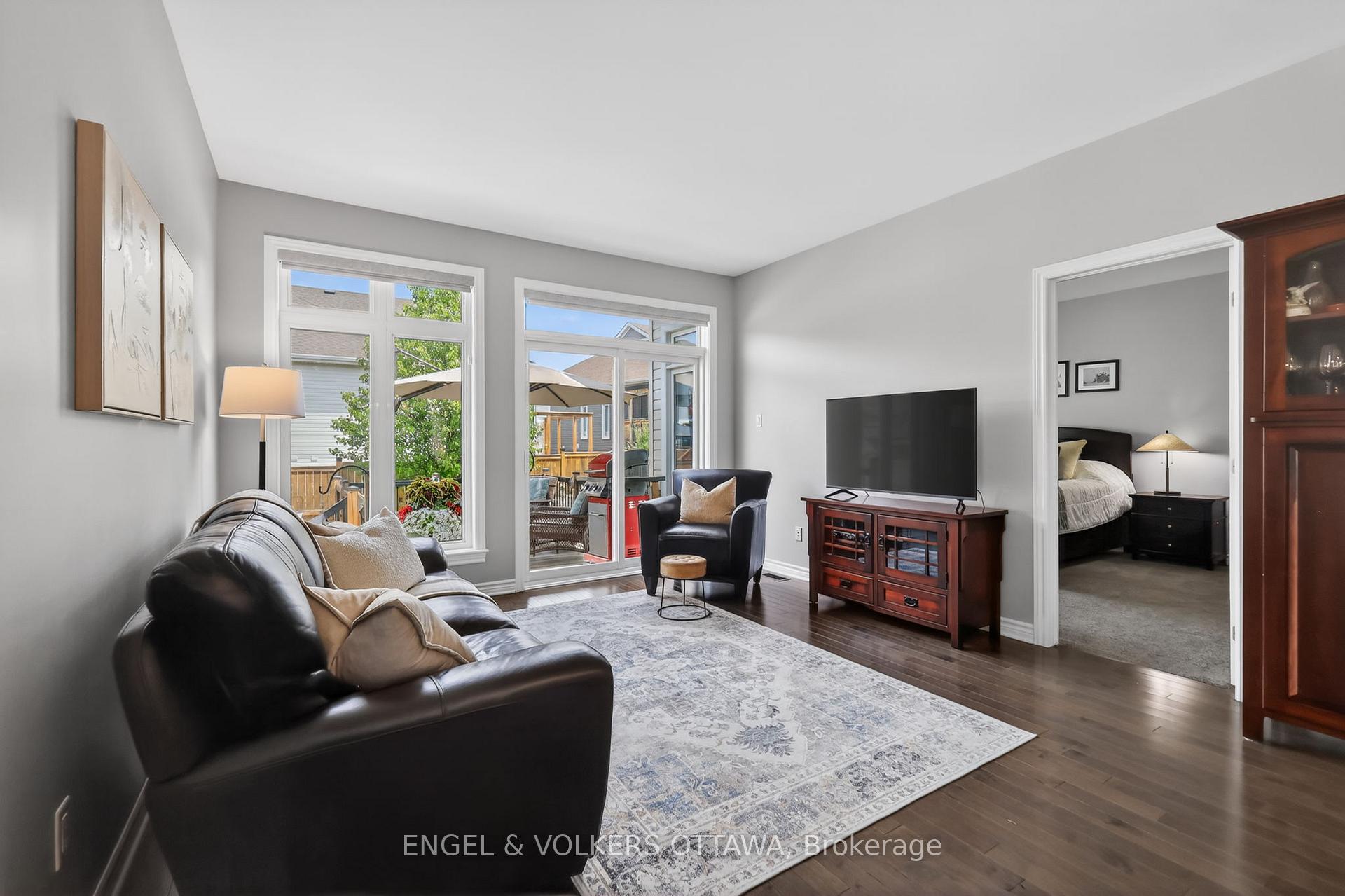 Photo 10 of 871 Tewin Circle, Ottawa, Camelot — HOMEH