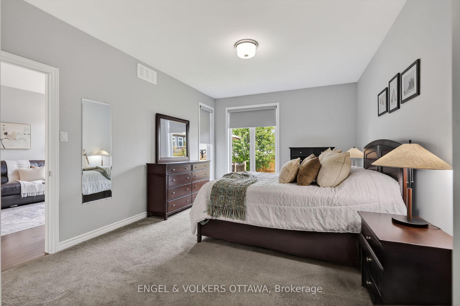 Photo 13 of 871 Tewin Circle, Ottawa, Camelot — HOMEH