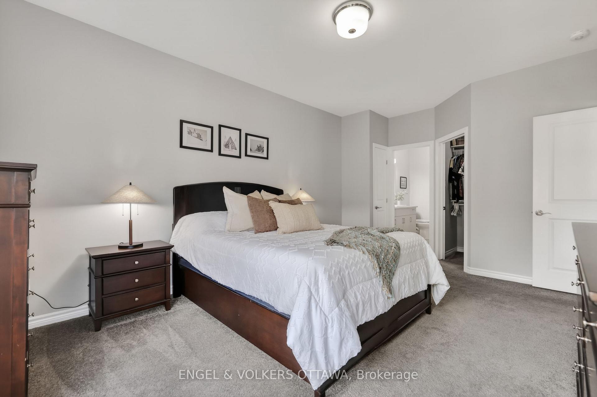 Photo 14 of 871 Tewin Circle, Ottawa, Camelot — HOMEH