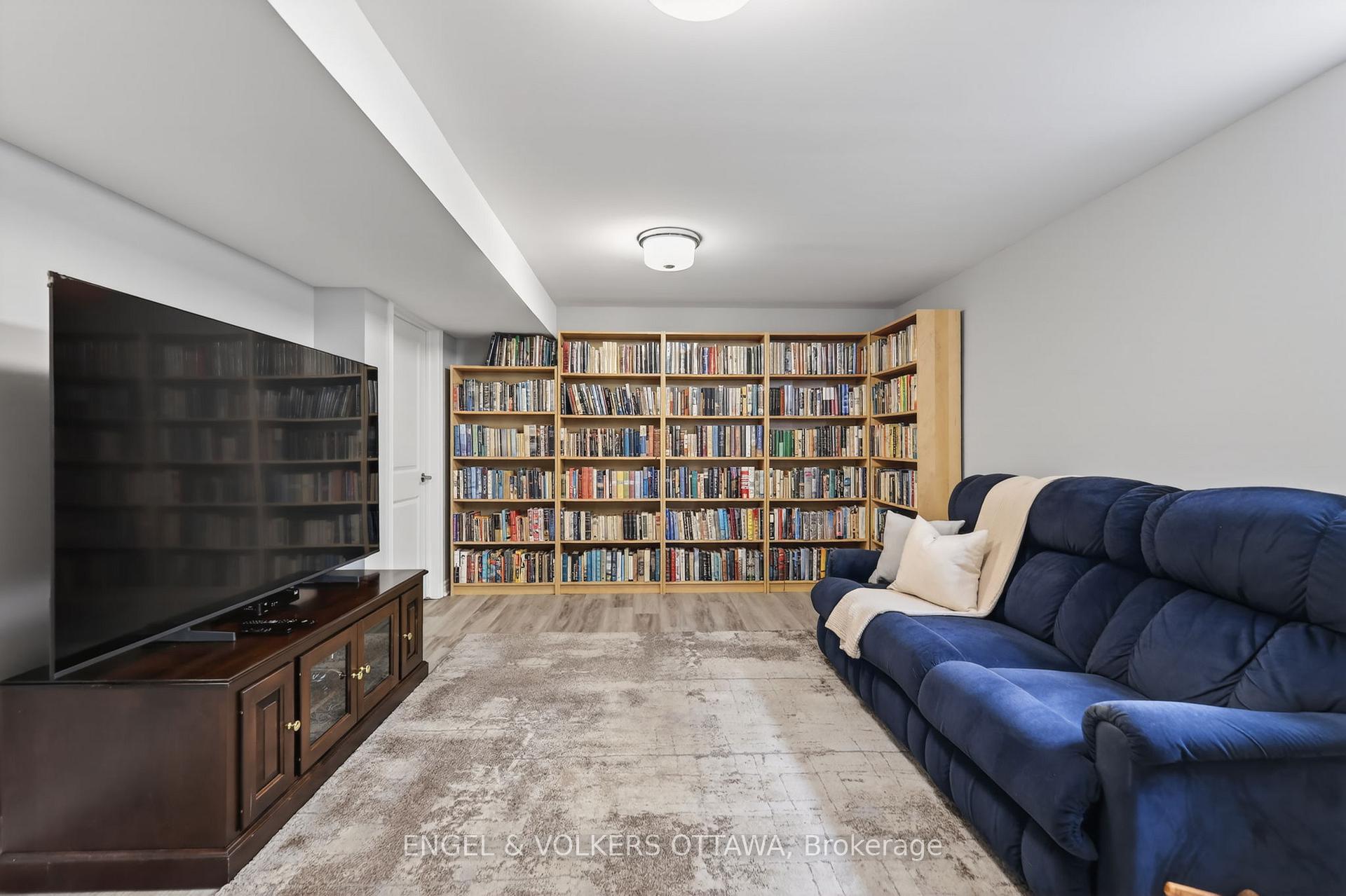 Photo 21 of 871 Tewin Circle, Ottawa, Camelot — HOMEH