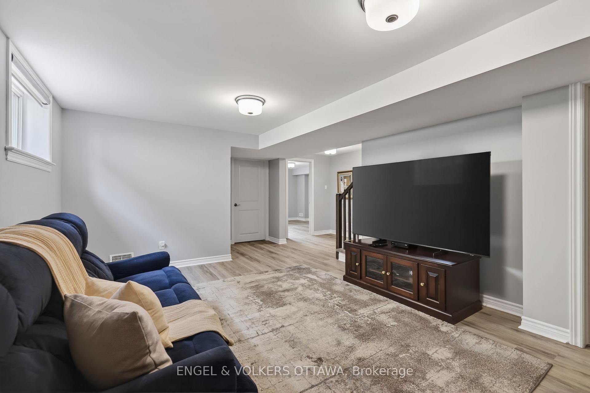 Photo 22 of 871 Tewin Circle, Ottawa, Camelot — HOMEH
