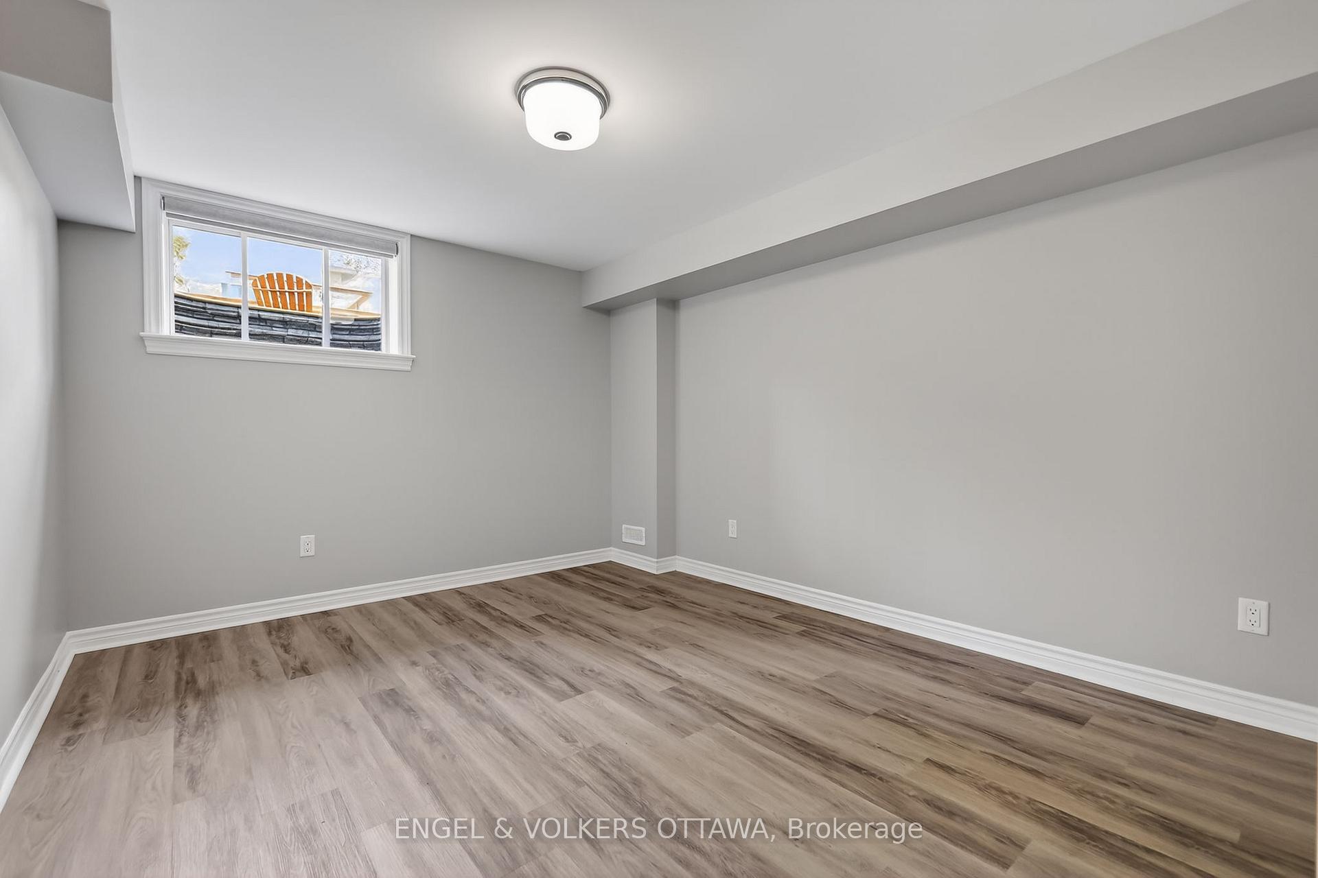 Photo 23 of 871 Tewin Circle, Ottawa, Camelot — HOMEH