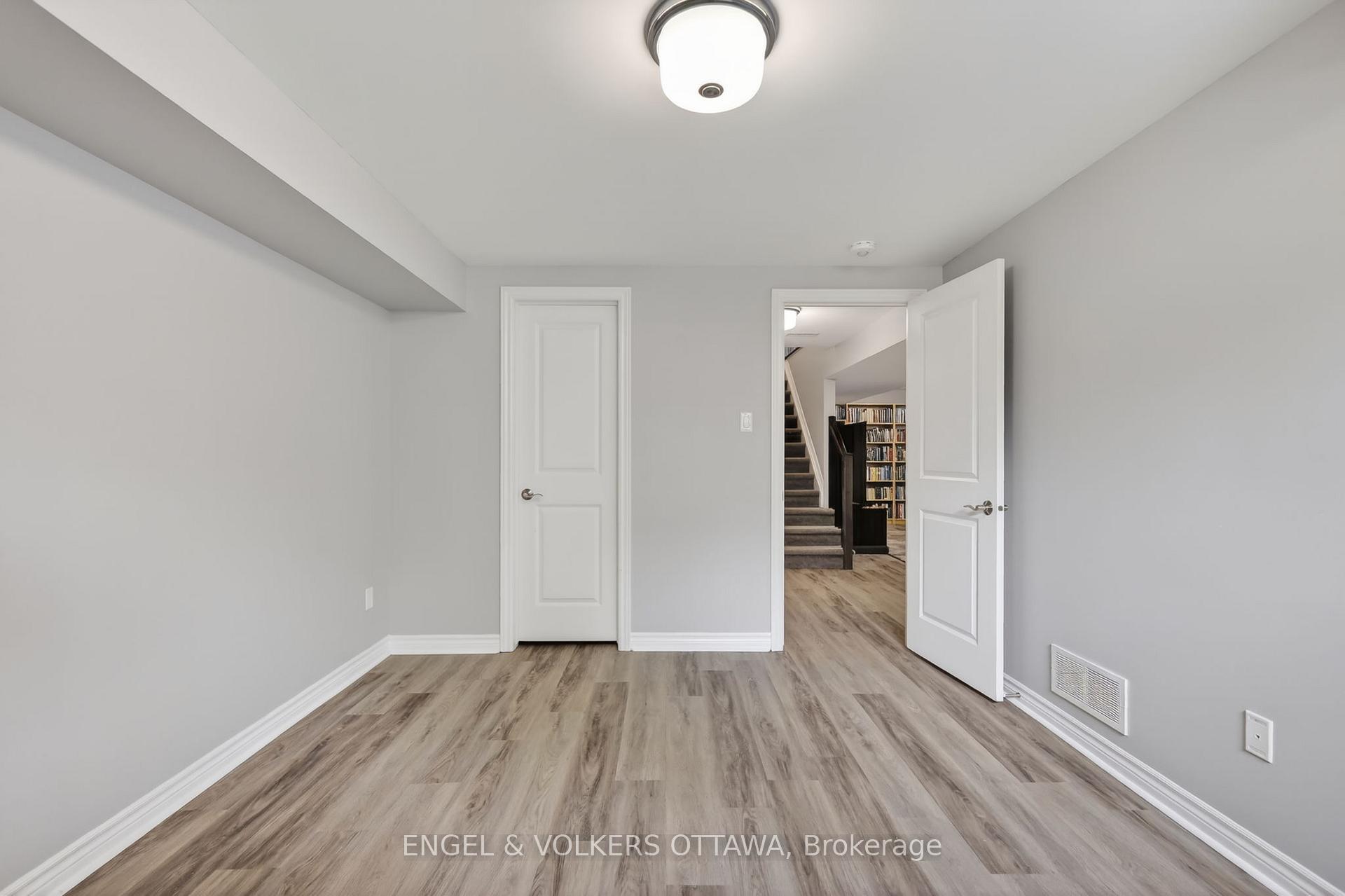 Photo 24 of 871 Tewin Circle, Ottawa, Camelot — HOMEH
