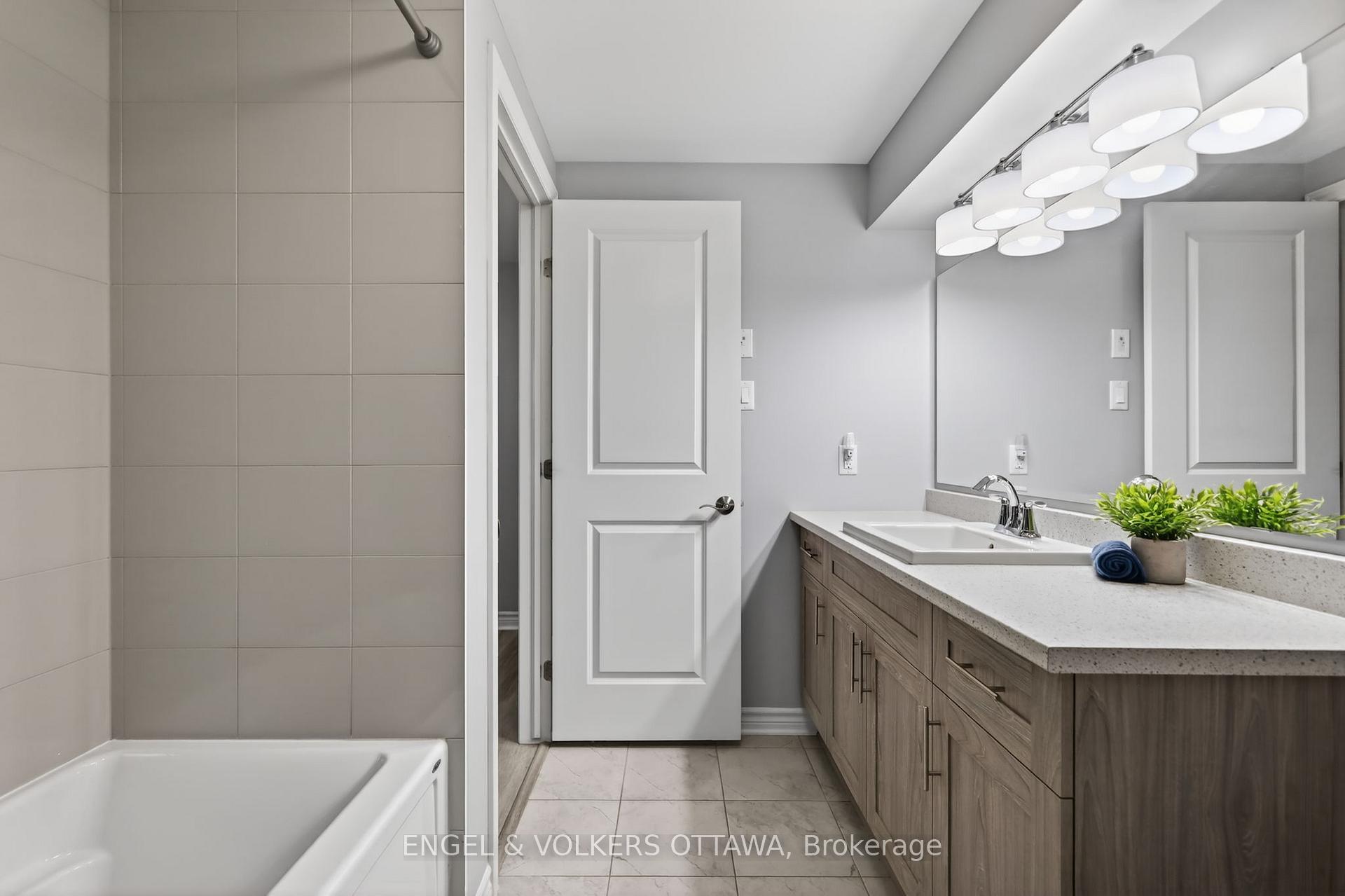 Photo 27 of 871 Tewin Circle, Ottawa, Camelot — HOMEH