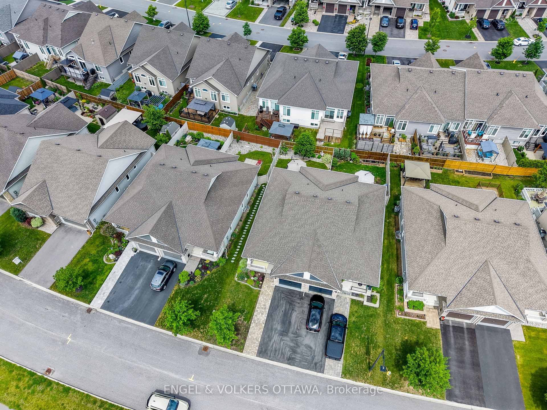 Photo 32 of 871 Tewin Circle, Ottawa, Camelot — HOMEH