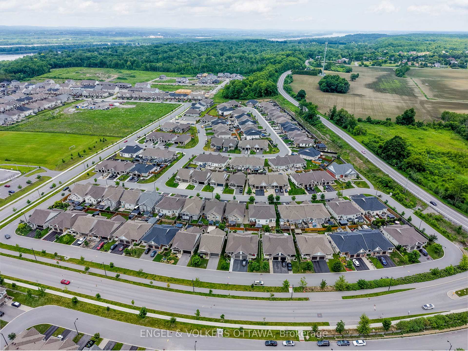 Photo 35 of 871 Tewin Circle, Ottawa, Camelot — HOMEH