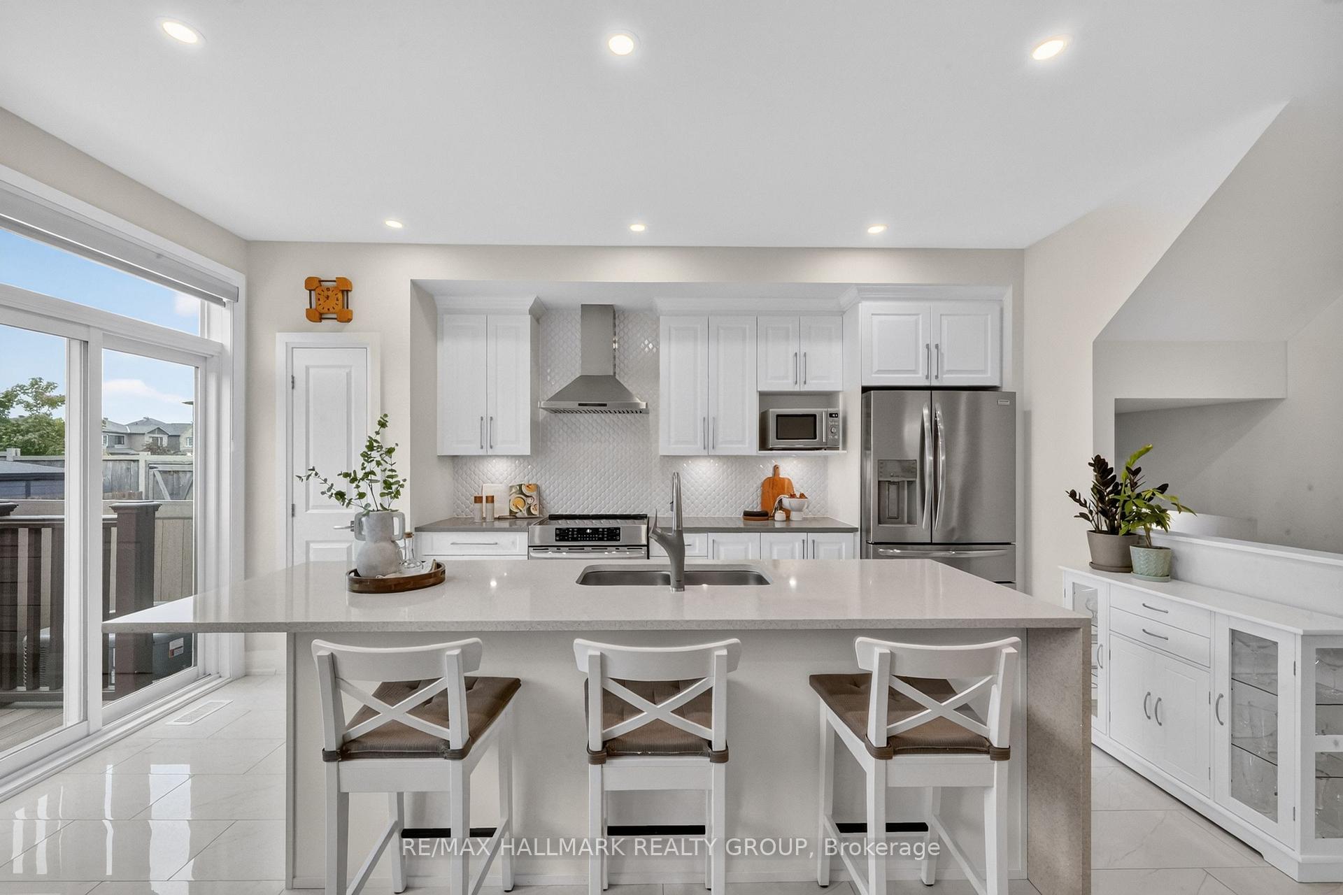 Photo 4 of 102 Aquarium Avenue, Ottawa, Avalon West — HOMEH