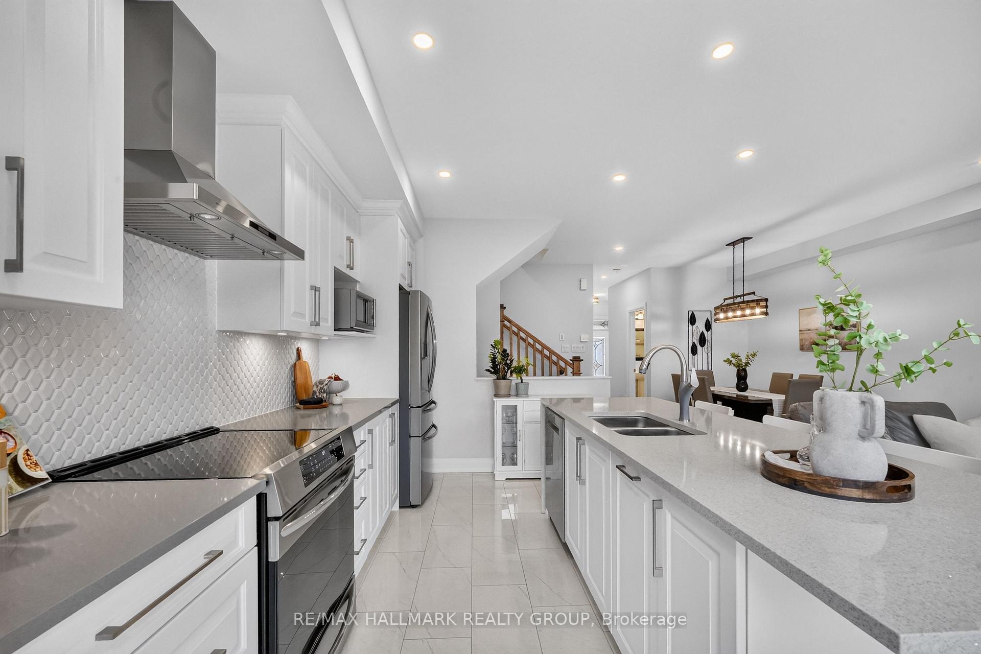 Photo 5 of 102 Aquarium Avenue, Ottawa, Avalon West — HOMEH