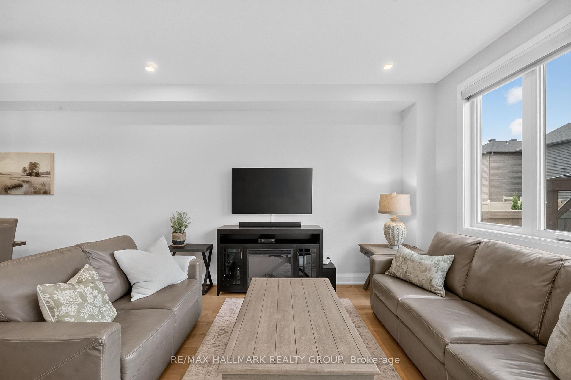 Photo 8 of 102 Aquarium Avenue, Ottawa, Avalon West — HOMEH
