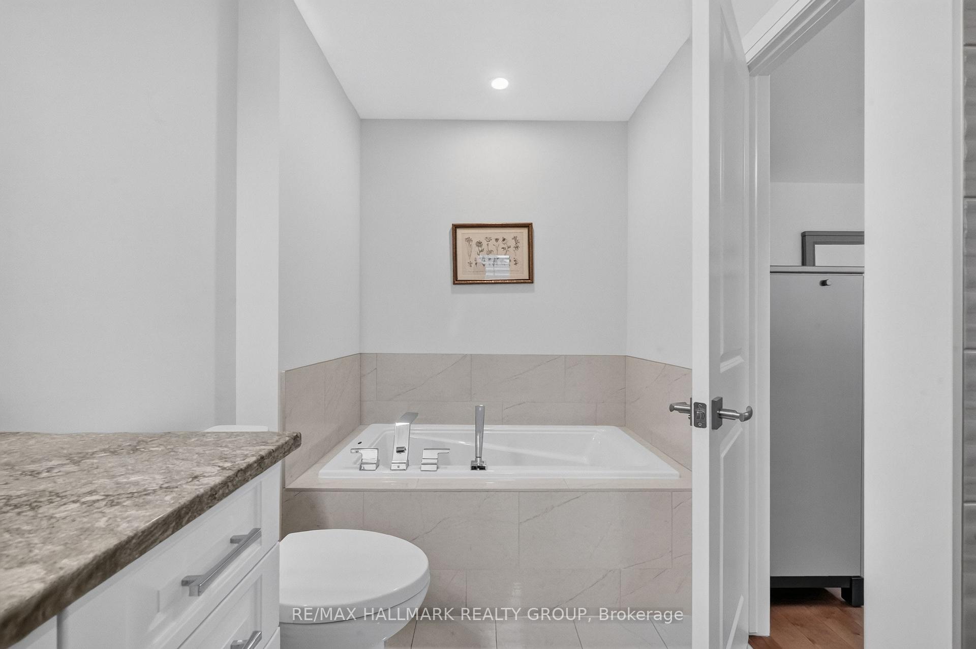 Photo 17 of 102 Aquarium Avenue, Ottawa, Avalon West — HOMEH