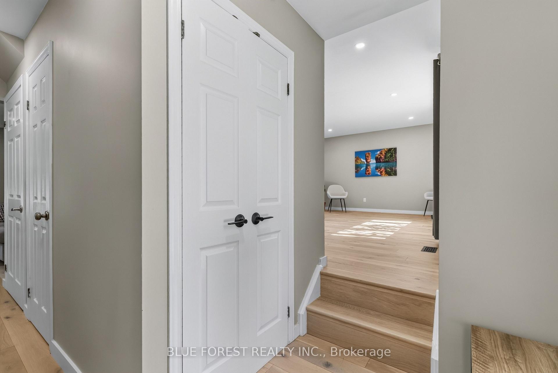 Photo 3 of 32 Meadowview Road, London, South O — HOMEH