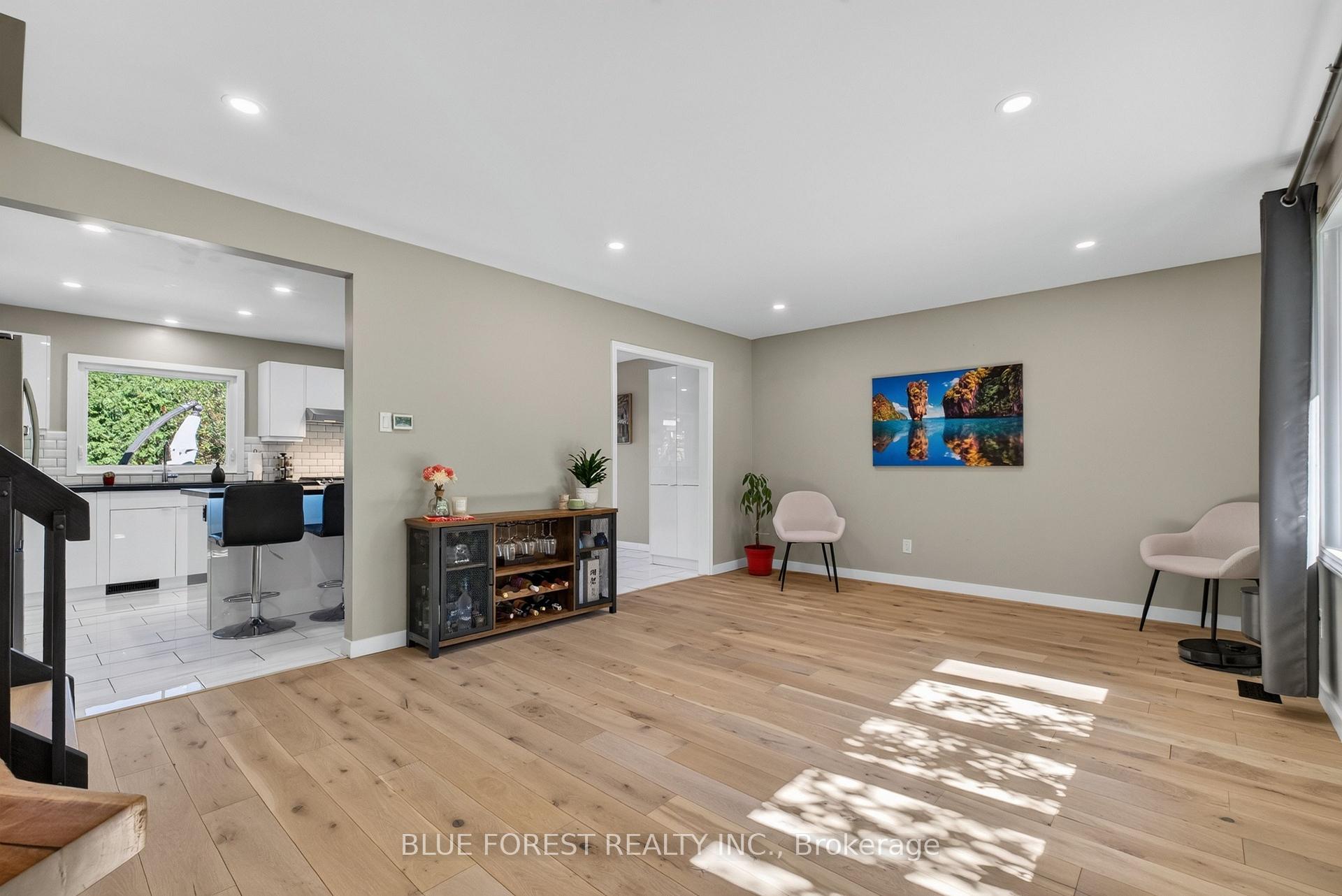 Photo 4 of 32 Meadowview Road, London, South O — HOMEH