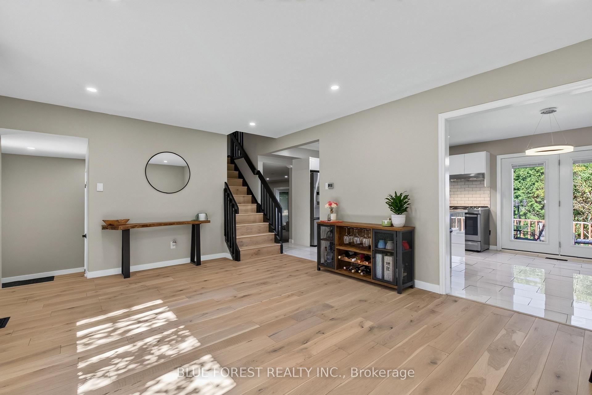 Photo 5 of 32 Meadowview Road, London, South O — HOMEH