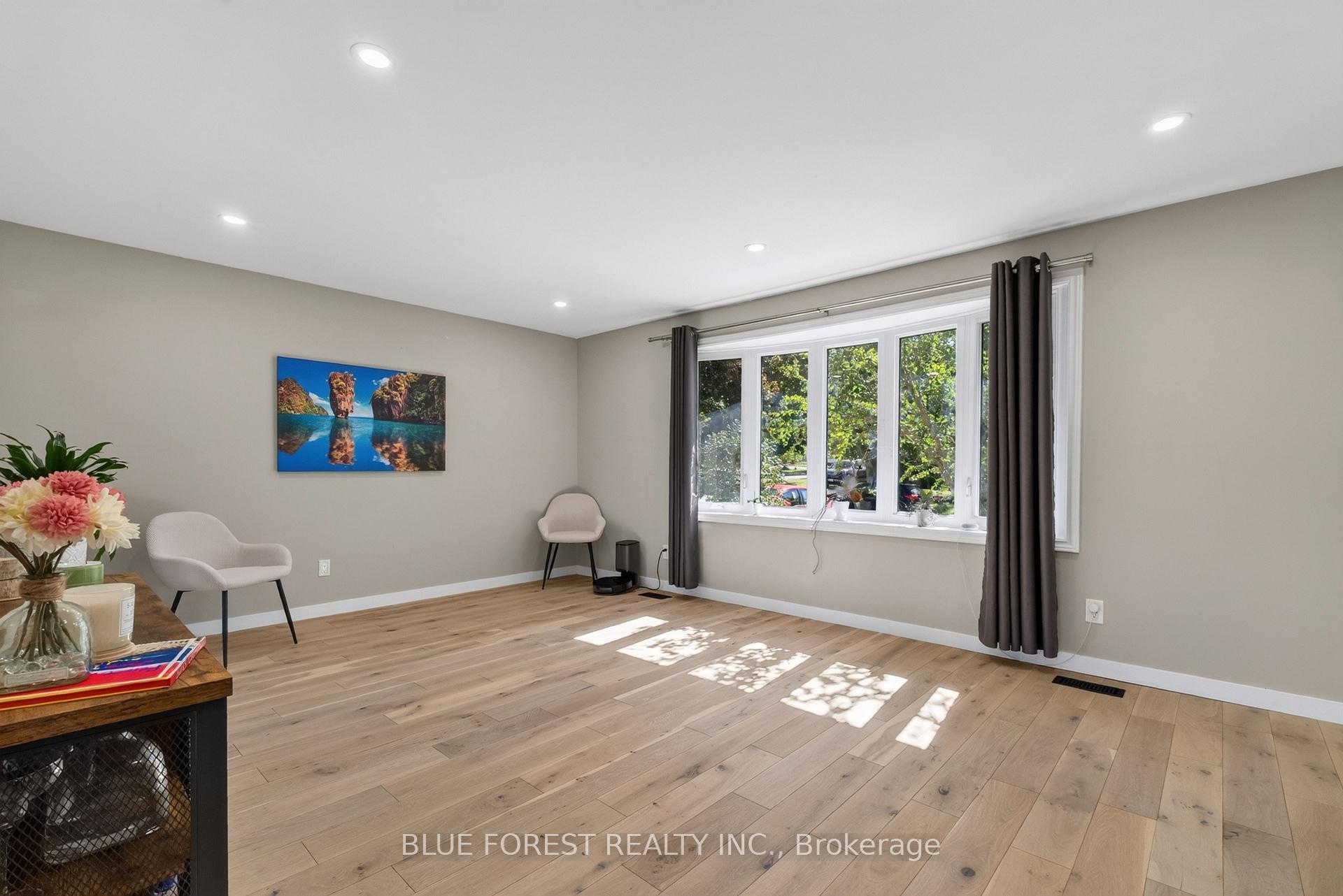 Photo 7 of 32 Meadowview Road, London, South O — HOMEH
