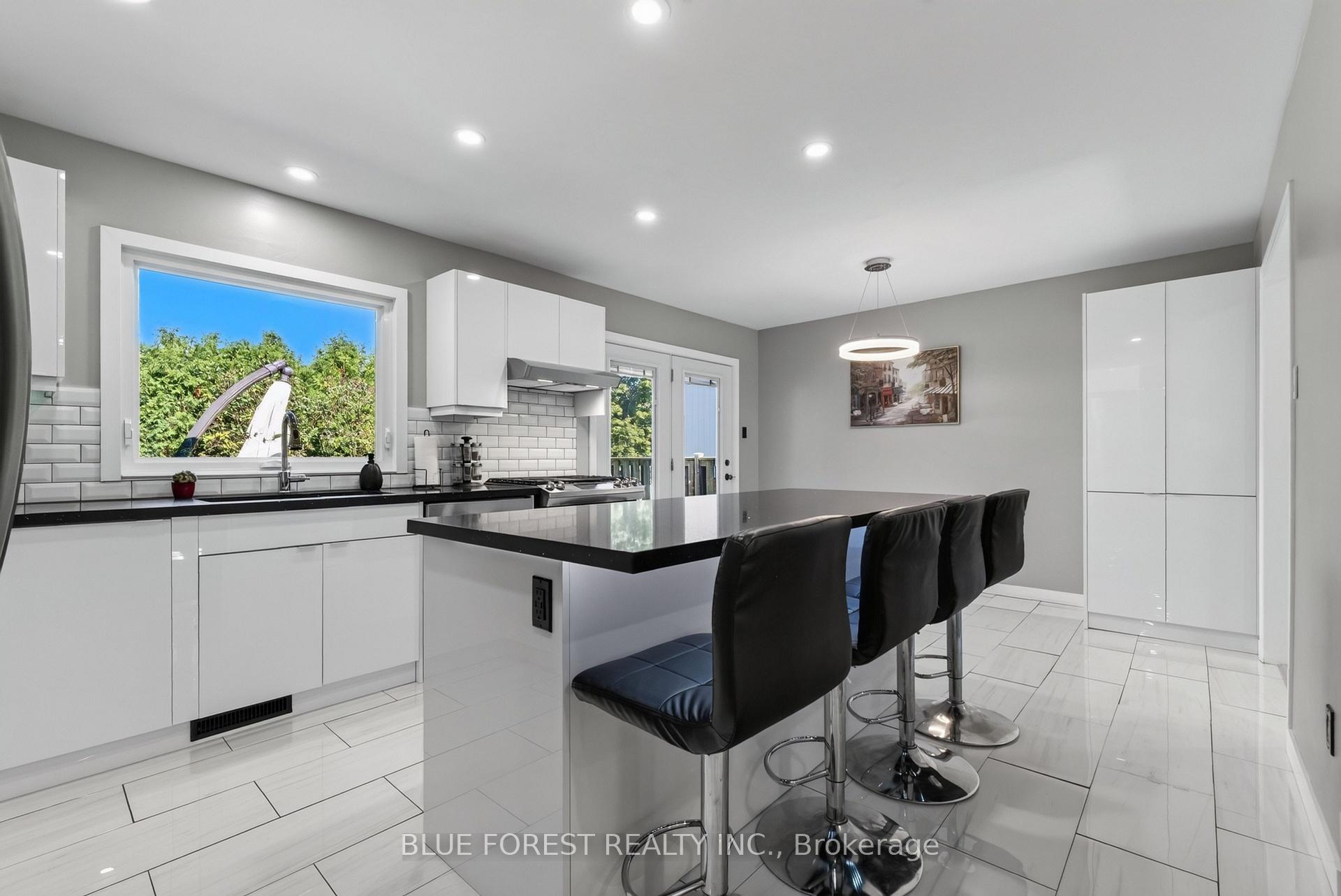 Photo 8 of 32 Meadowview Road, London, South O — HOMEH