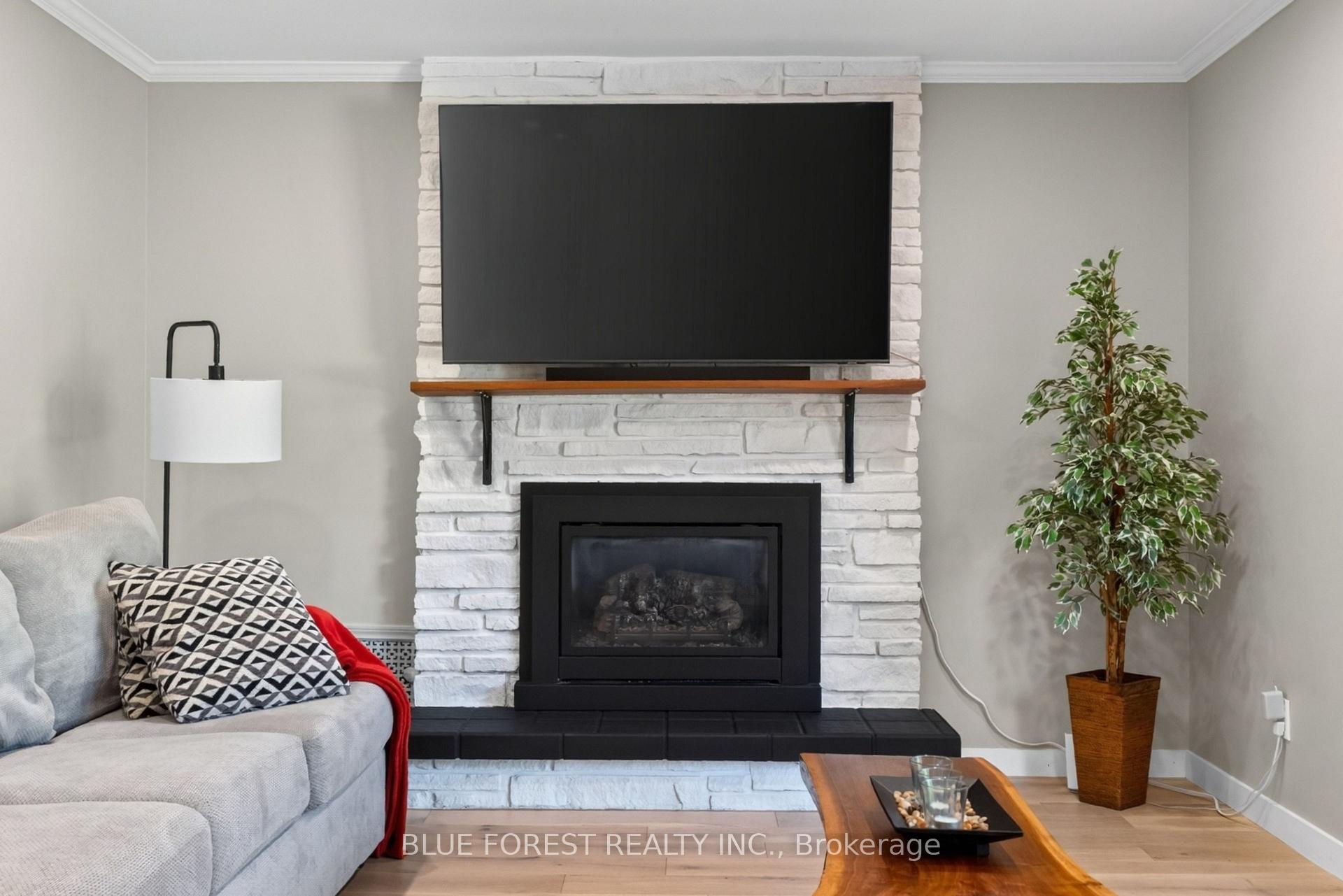 Photo 14 of 32 Meadowview Road, London, South O — HOMEH