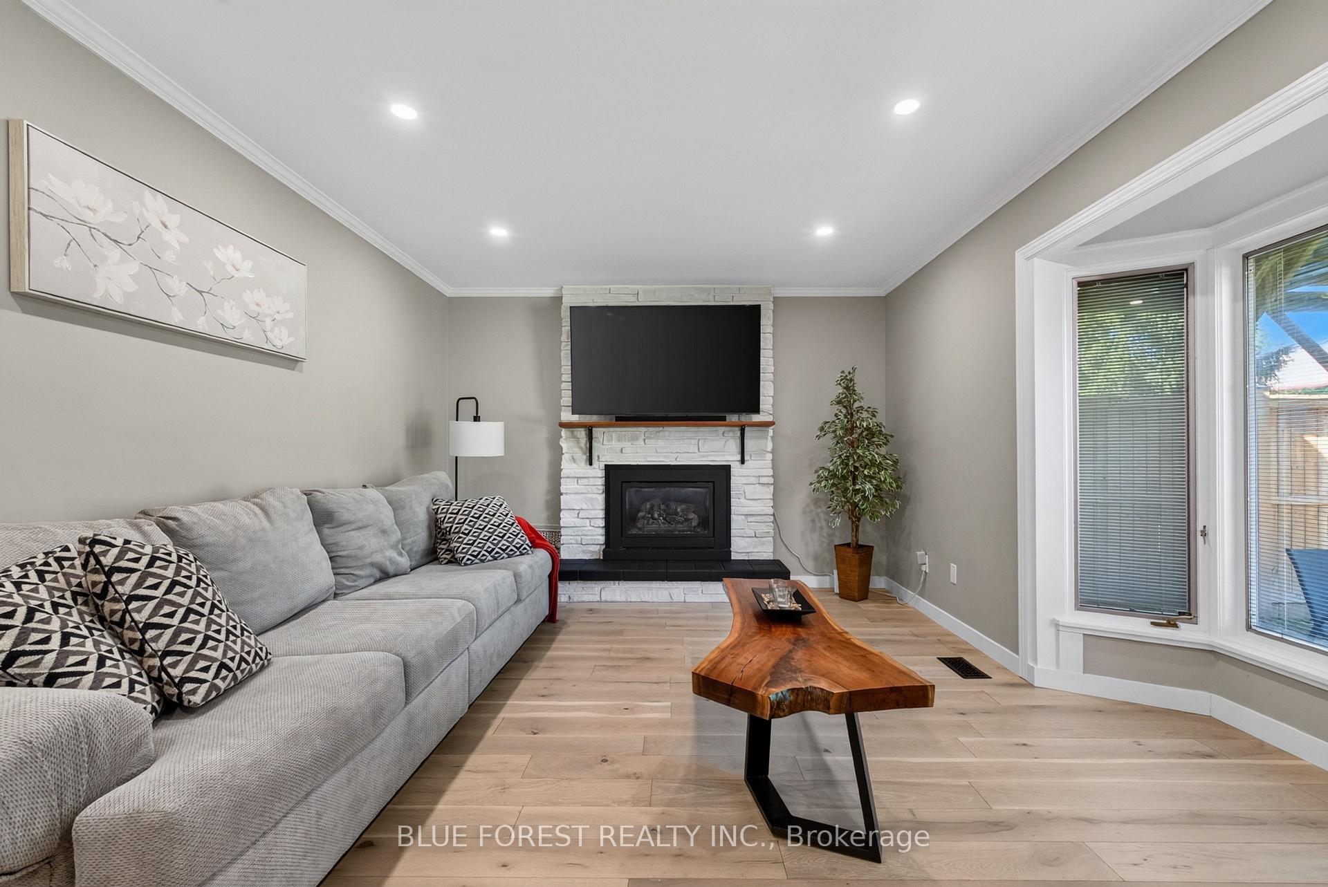 Photo 15 of 32 Meadowview Road, London, South O — HOMEH