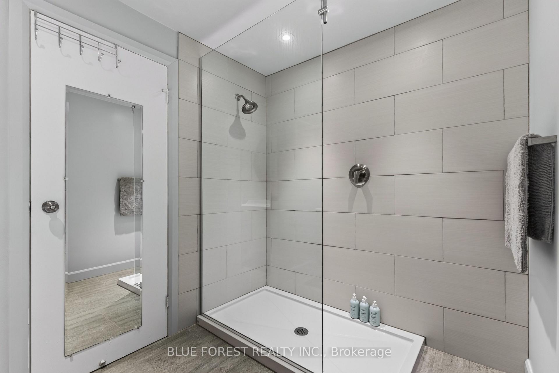 Photo 29 of 32 Meadowview Road, London, South O — HOMEH