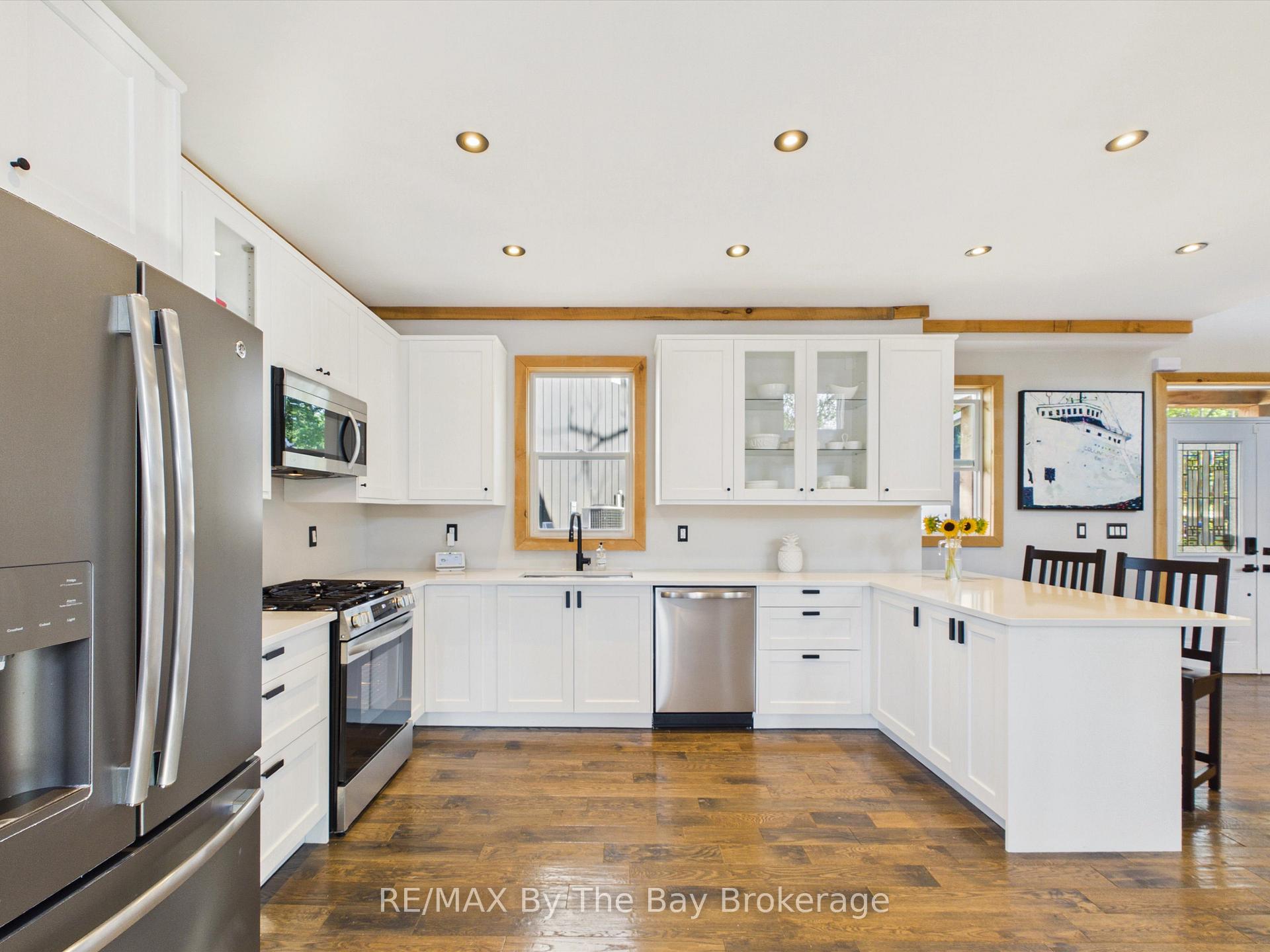 Photo 9 of 2056 River Road W, Wasaga Beach — HOMEH