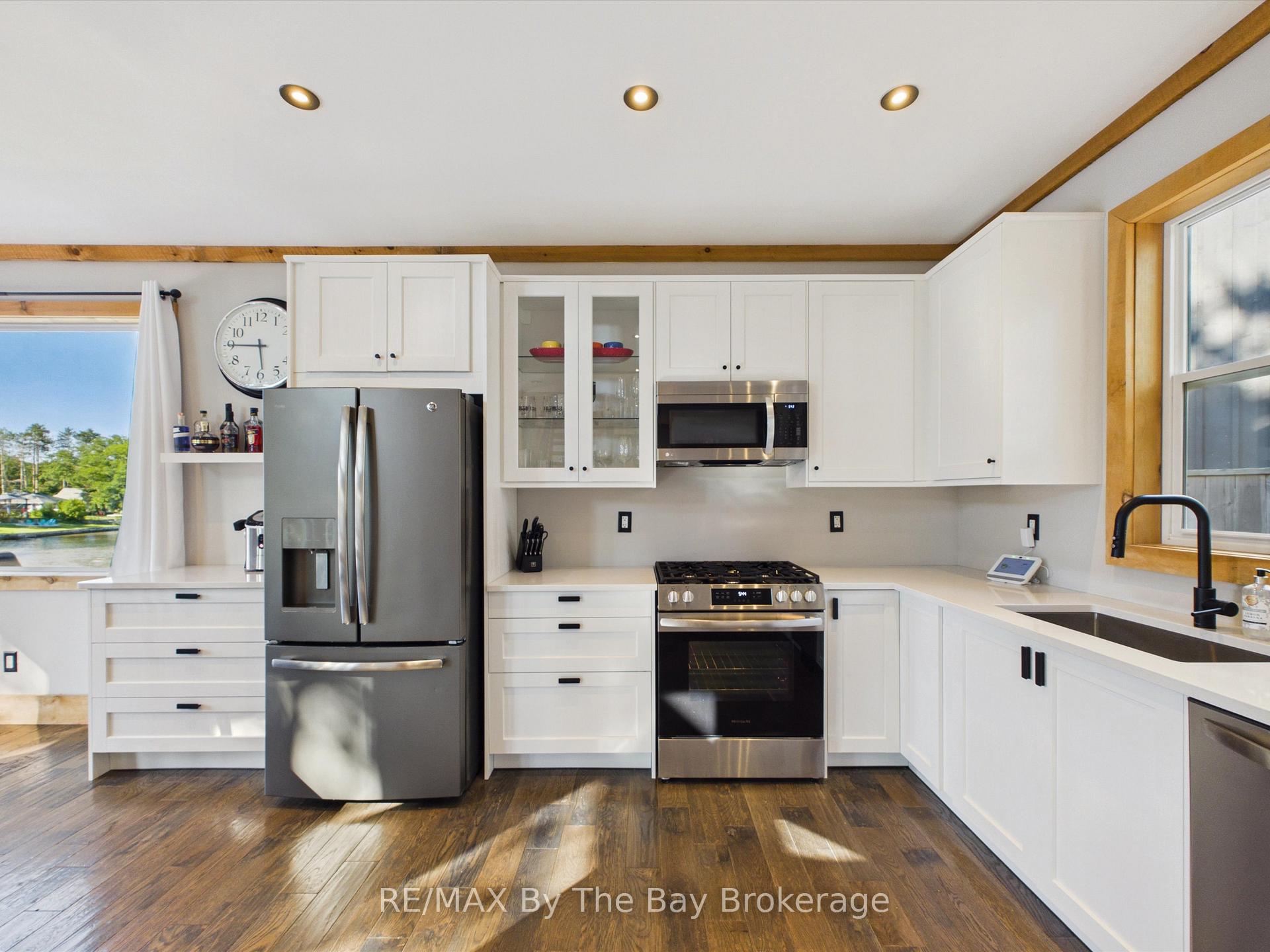 Photo 10 of 2056 River Road W, Wasaga Beach — HOMEH