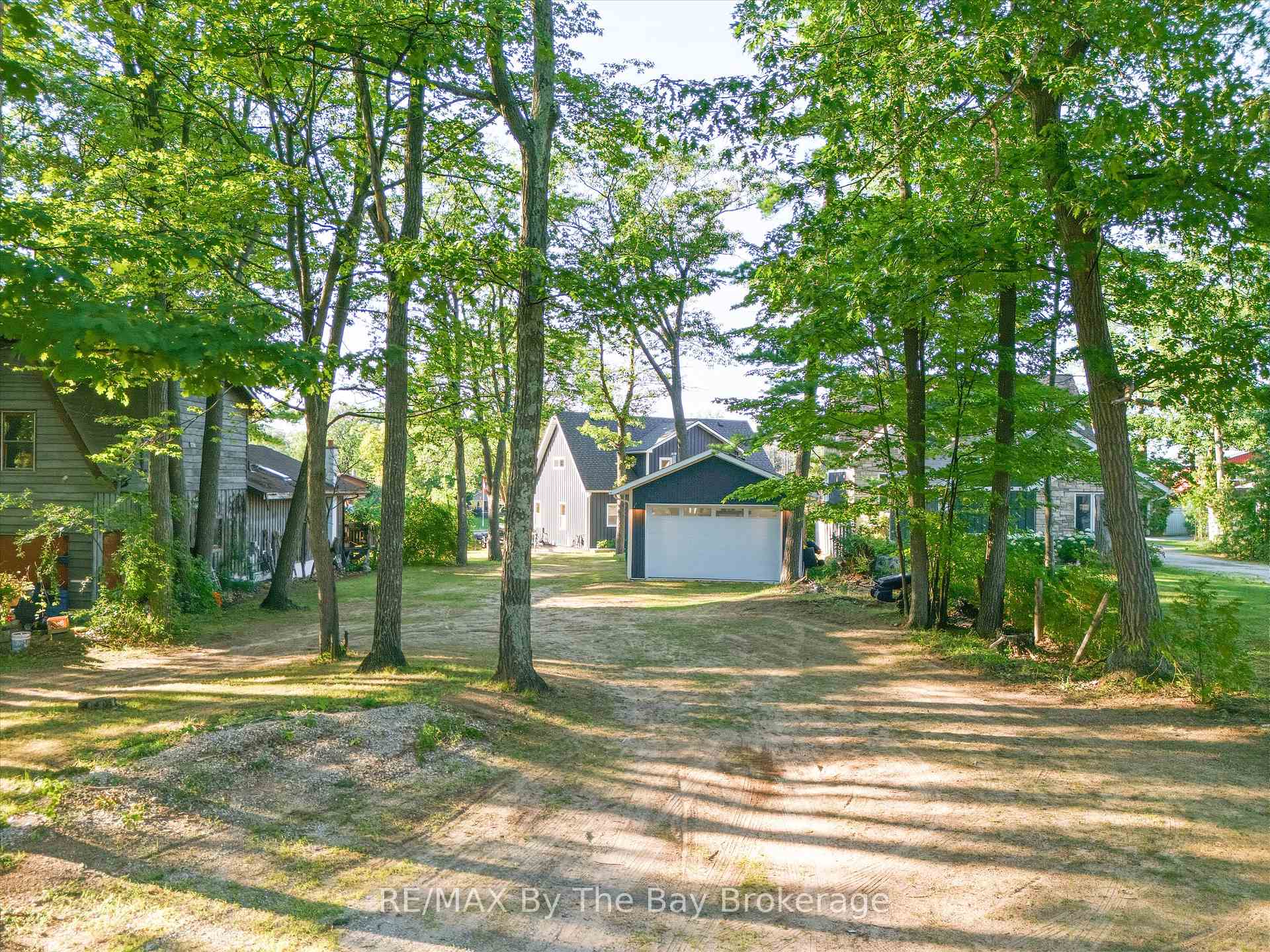 Photo 33 of 2056 River Road W, Wasaga Beach — HOMEH