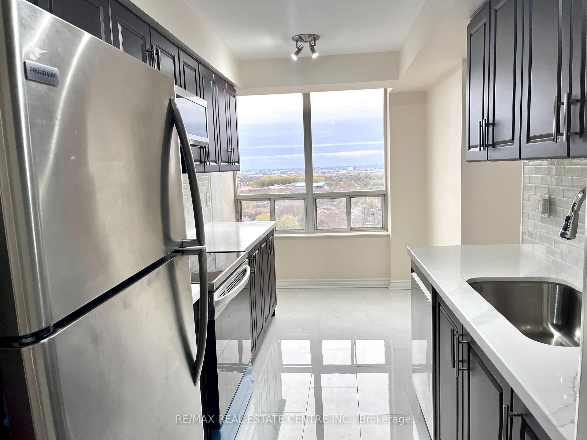 Photo 8 of Unit 1013, 55 Strathaven Drive, Mississauga, Hurontario — HOMEH