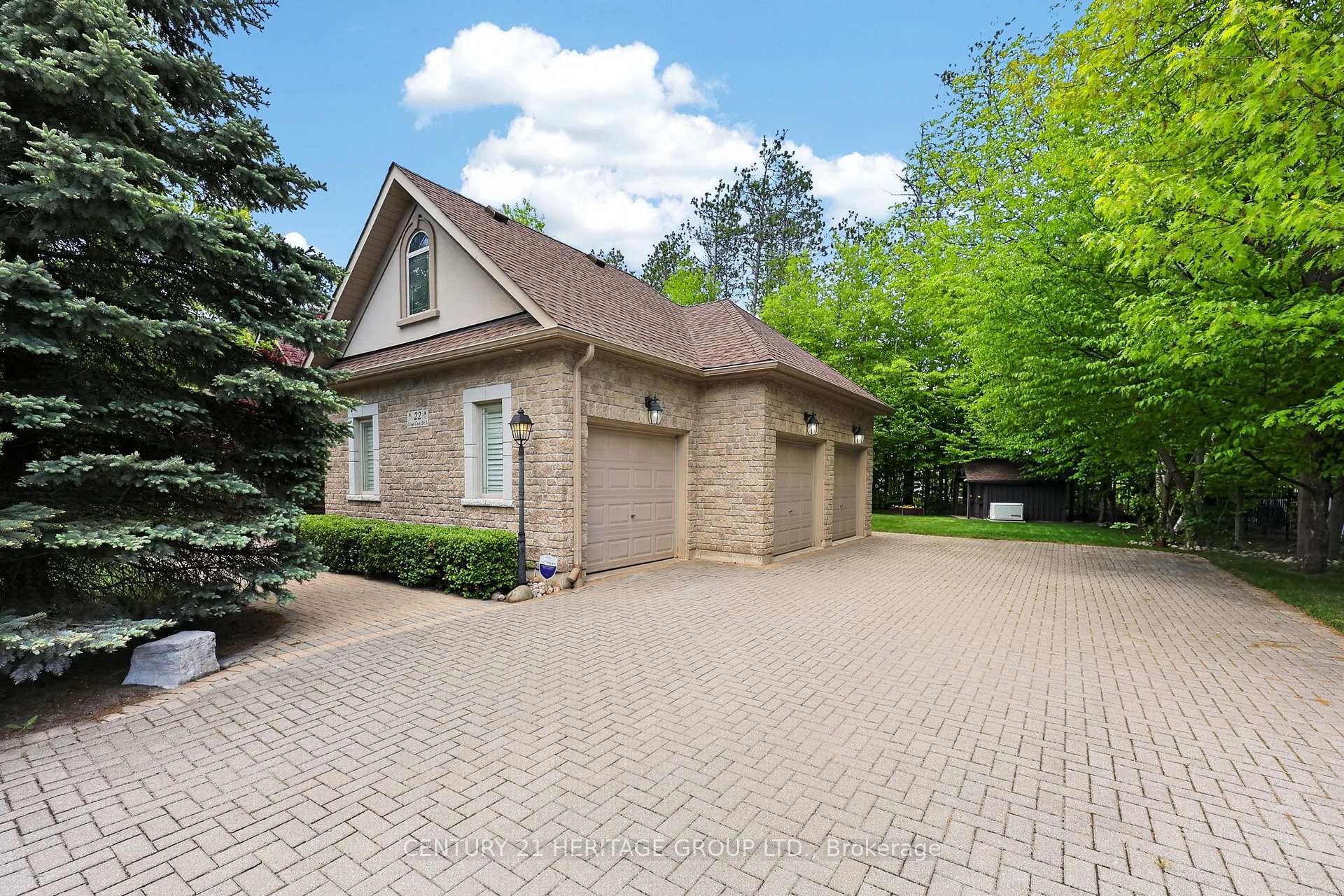 Photo 3 of 22 Lloyd Cook Drive E, Springwater, Snow Valley — HOMEH