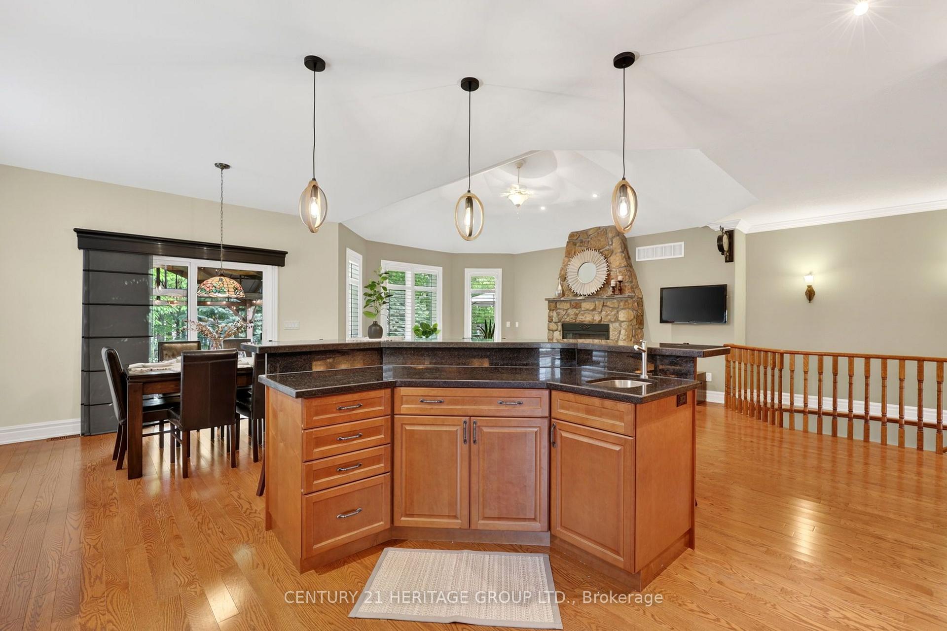 Photo 10 of 22 Lloyd Cook Drive E, Springwater, Snow Valley — HOMEH