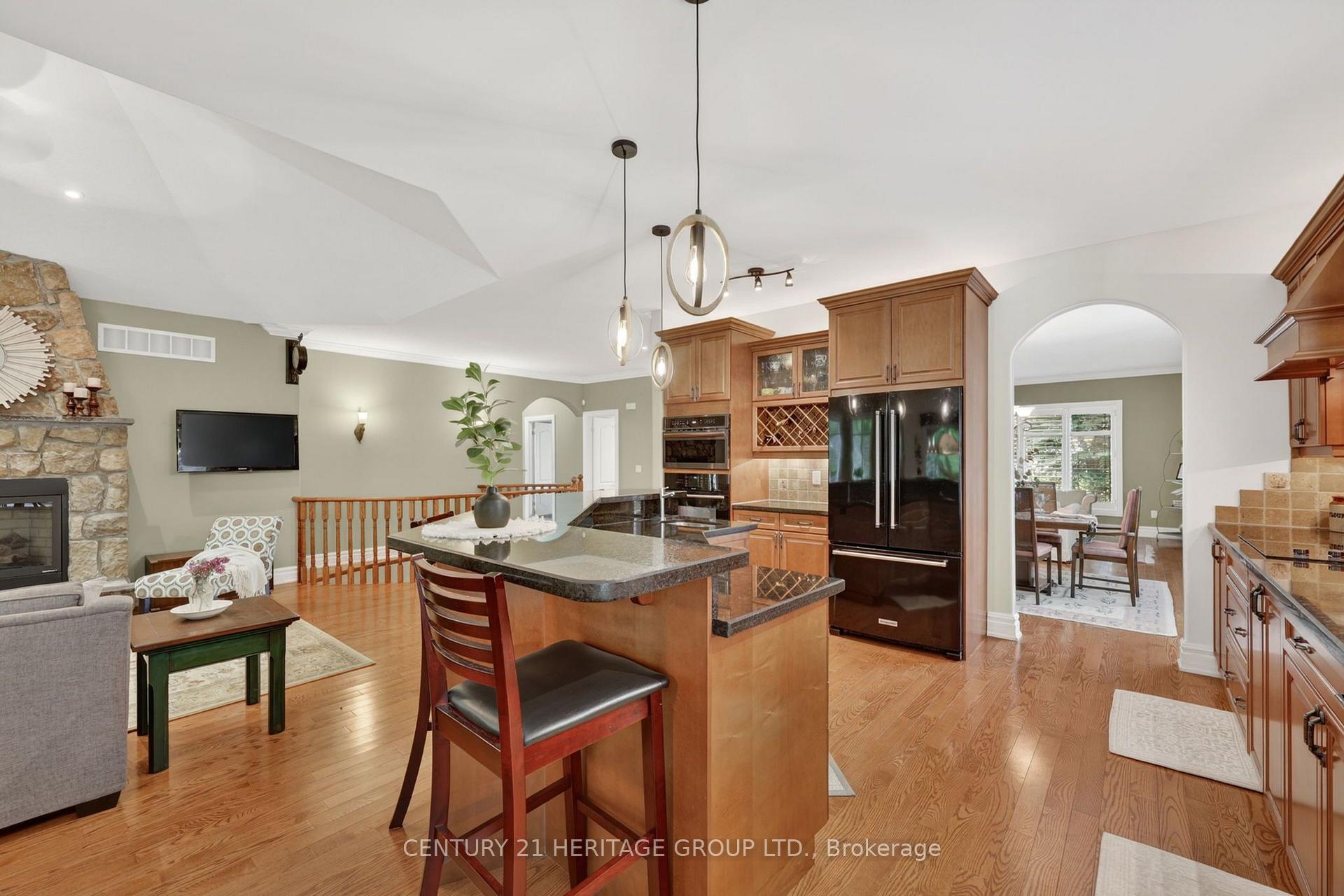 Photo 12 of 22 Lloyd Cook Drive E, Springwater, Snow Valley — HOMEH