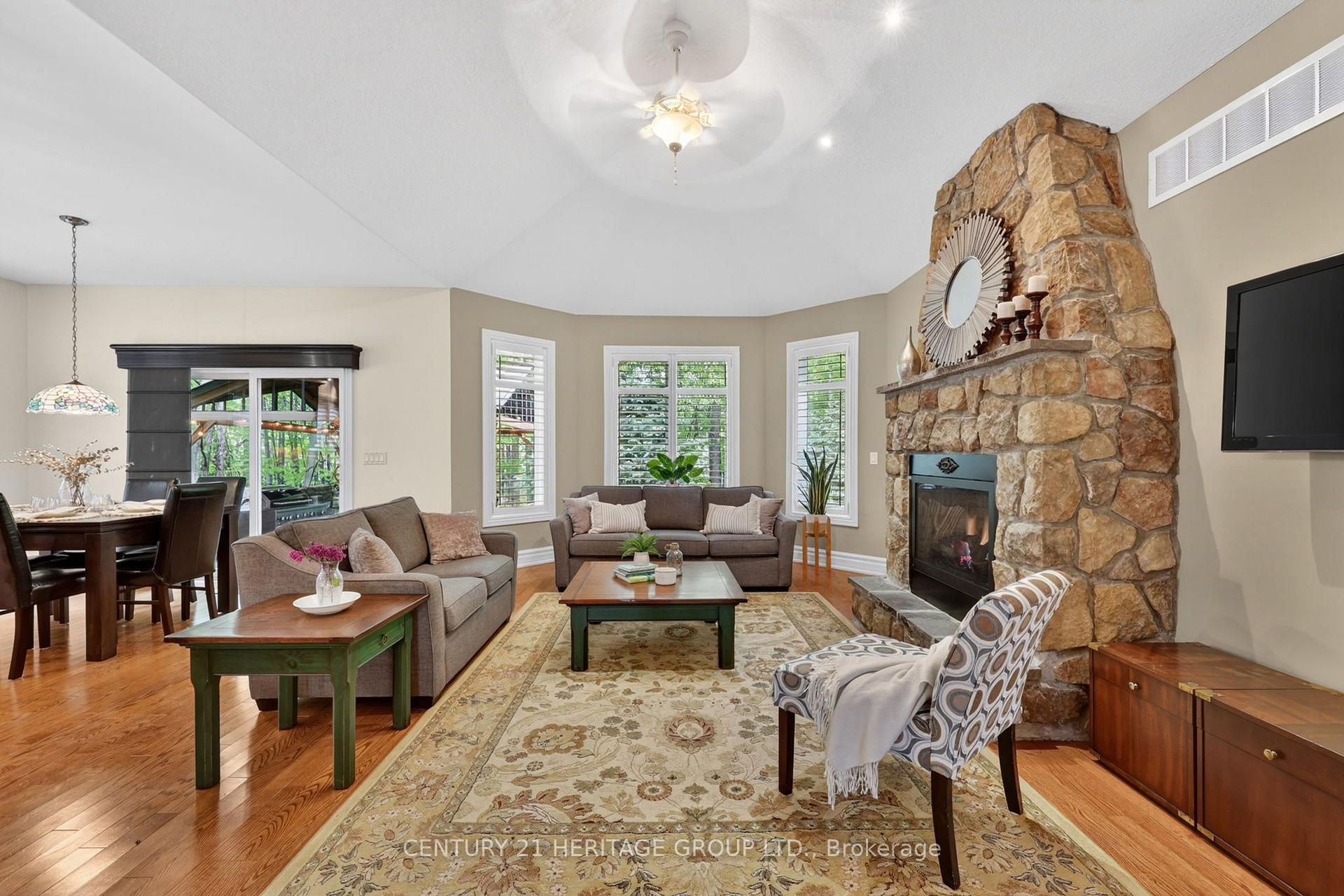 Photo 16 of 22 Lloyd Cook Drive E, Springwater, Snow Valley — HOMEH