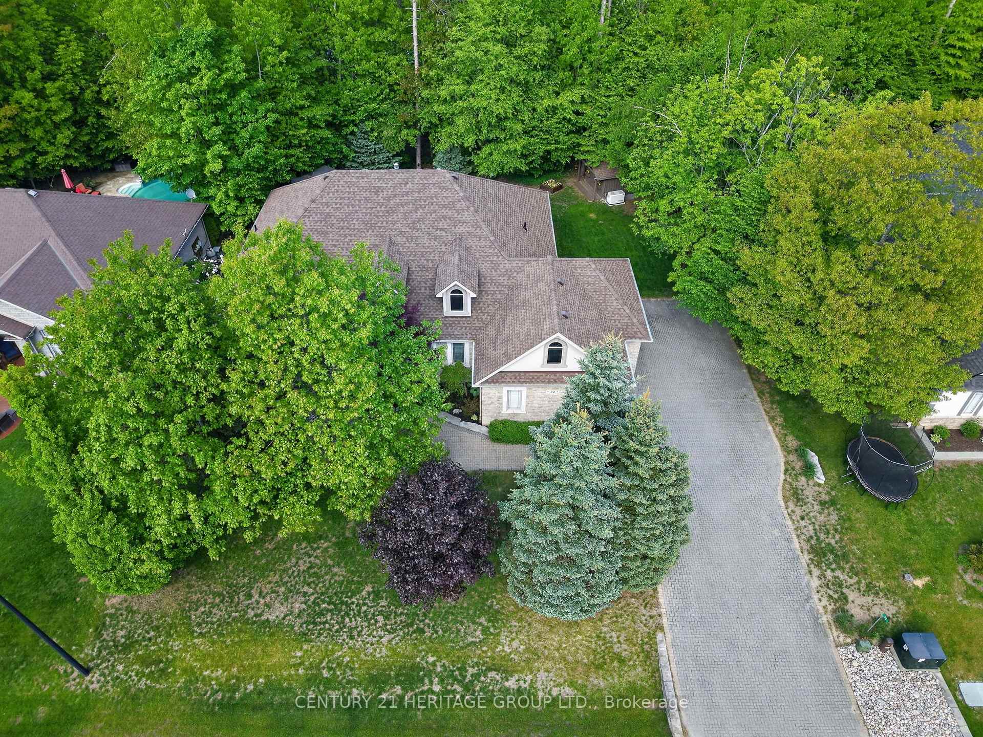 Photo 4 of 22 Lloyd Cook Drive E, Springwater, Snow Valley — HOMEH