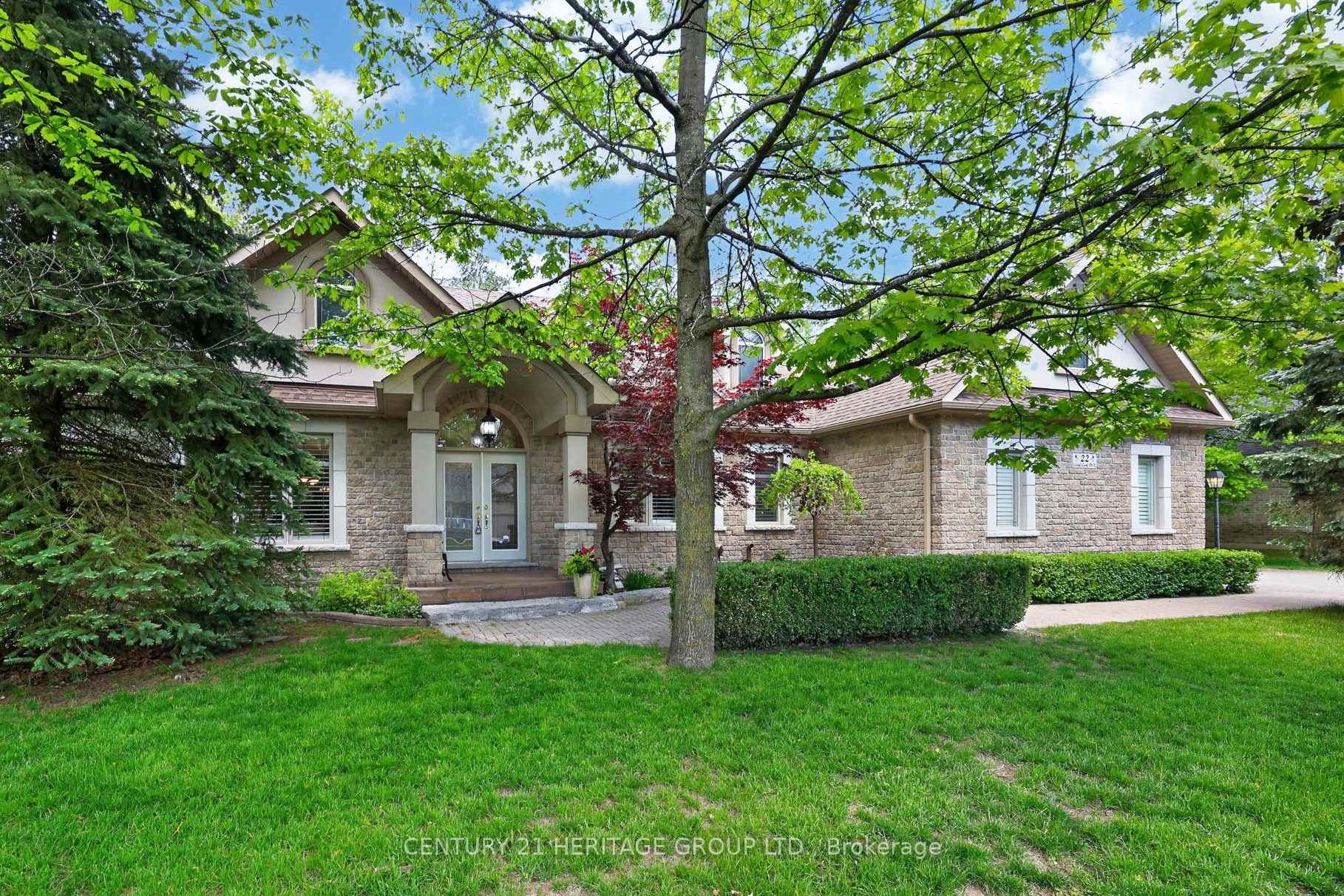 Photo 2 of 22 Lloyd Cook Drive E, Springwater, Snow Valley — HOMEH