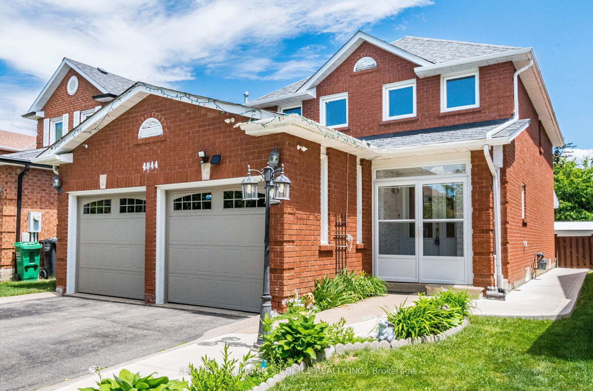 Photo 2 of 4844 Owl Circle, Mississauga, Hurontario — HOMEH