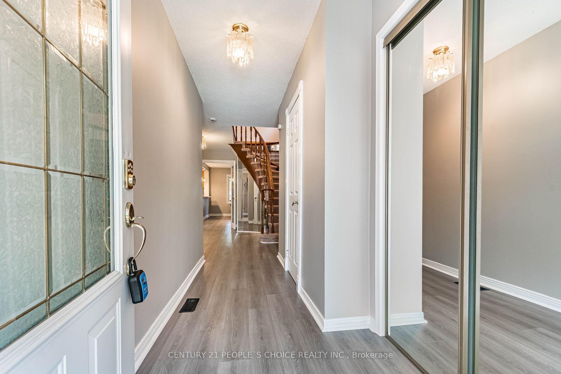 Photo 4 of 4844 Owl Circle, Mississauga, Hurontario — HOMEH
