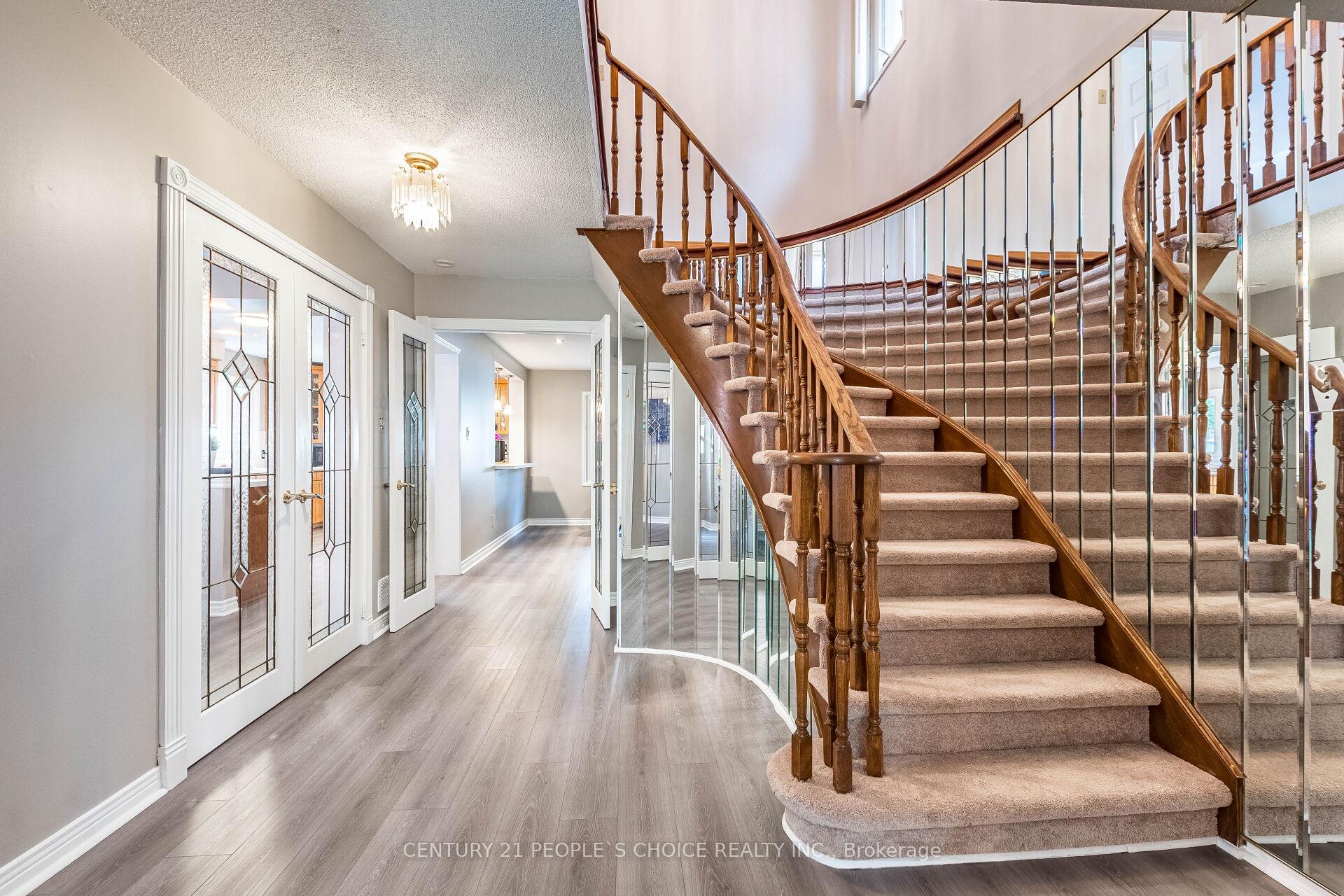 Photo 7 of 4844 Owl Circle, Mississauga, Hurontario — HOMEH