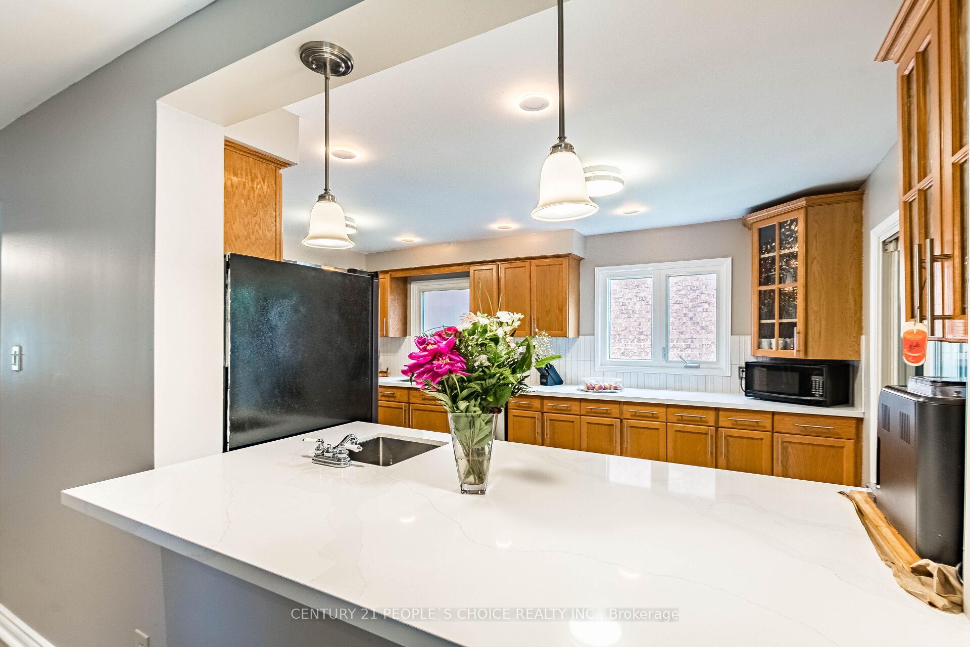 Photo 11 of 4844 Owl Circle, Mississauga, Hurontario — HOMEH