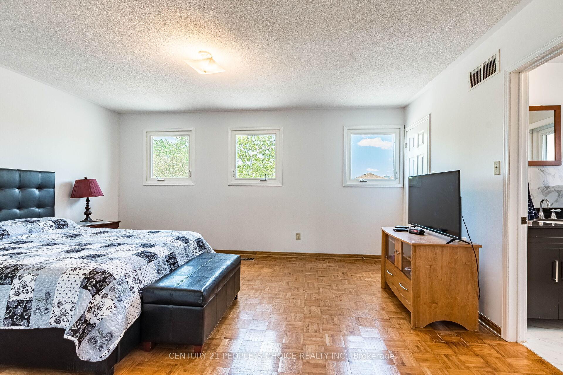 Photo 24 of 4844 Owl Circle, Mississauga, Hurontario — HOMEH