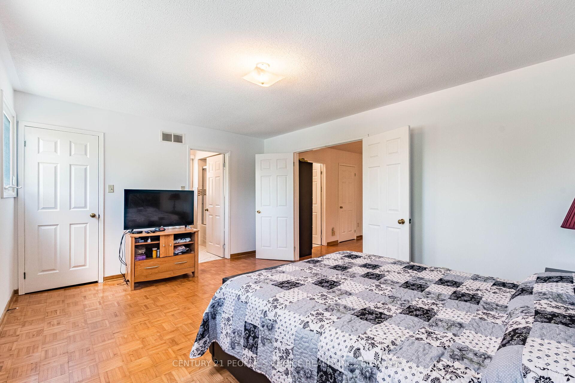 Photo 26 of 4844 Owl Circle, Mississauga, Hurontario — HOMEH