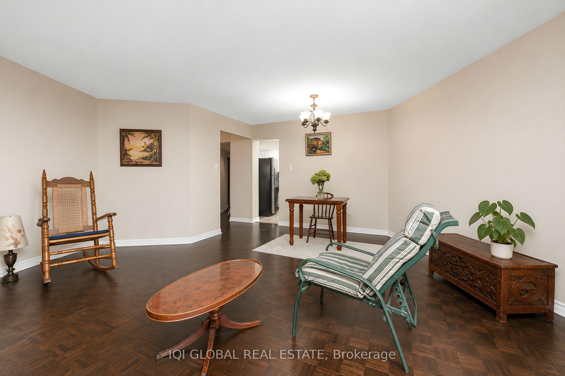 Photo 10 of Unit C2, 284 Mill Road, Etobicoke, Markland Wood — HOMEH