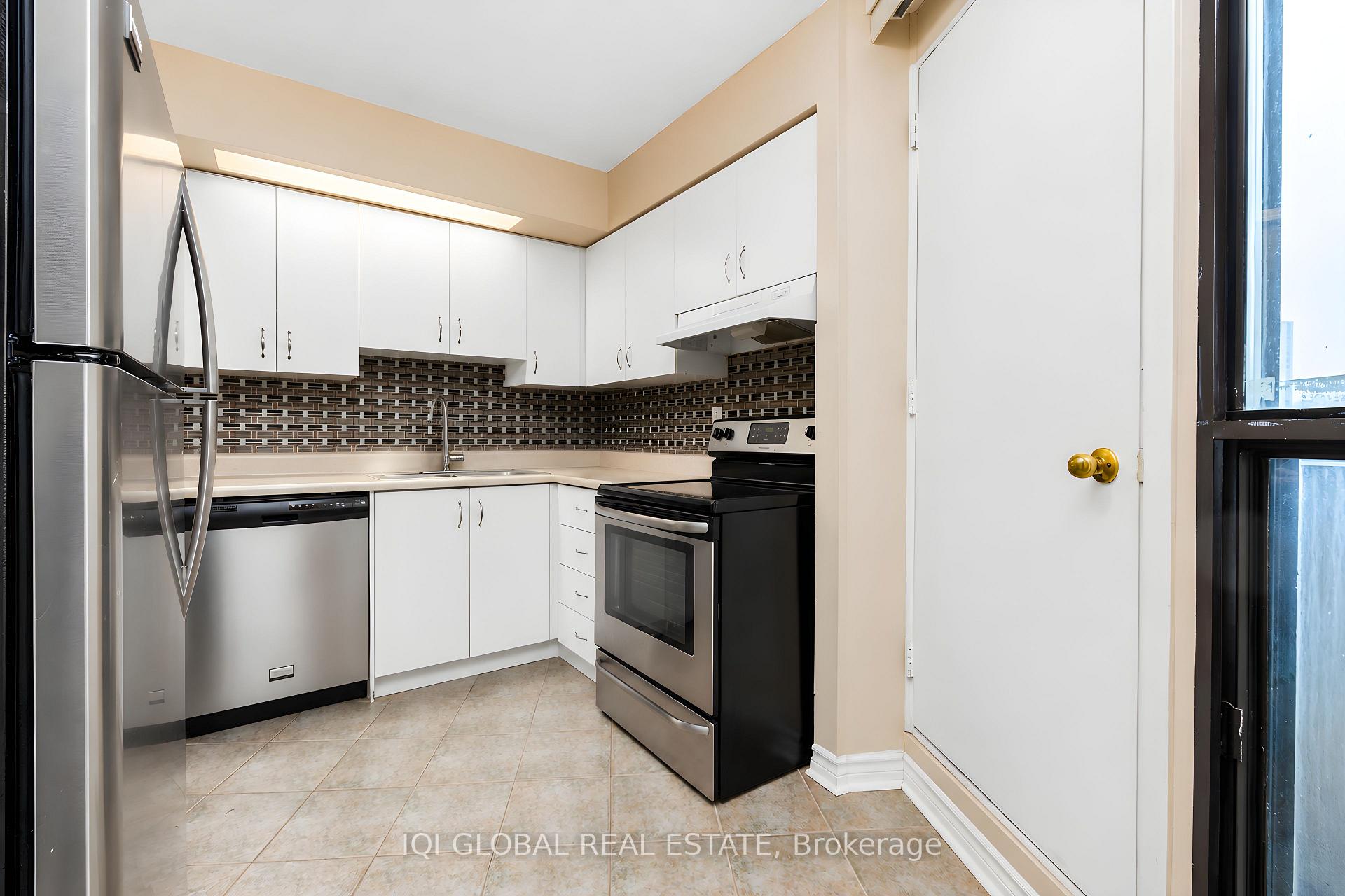 Photo 15 of Unit C2, 284 Mill Road, Etobicoke, Markland Wood — HOMEH