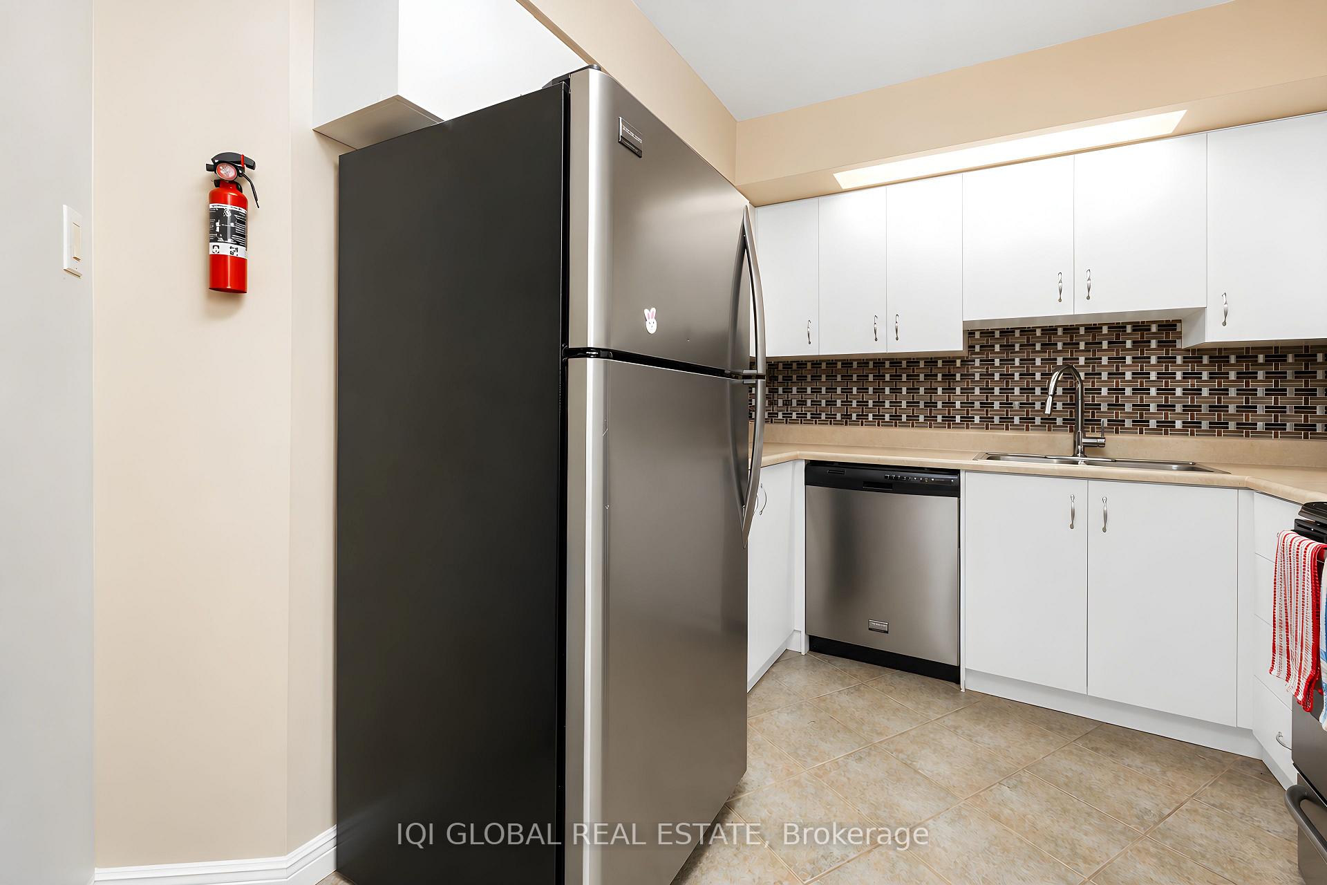 Photo 18 of Unit C2, 284 Mill Road, Etobicoke, Markland Wood — HOMEH