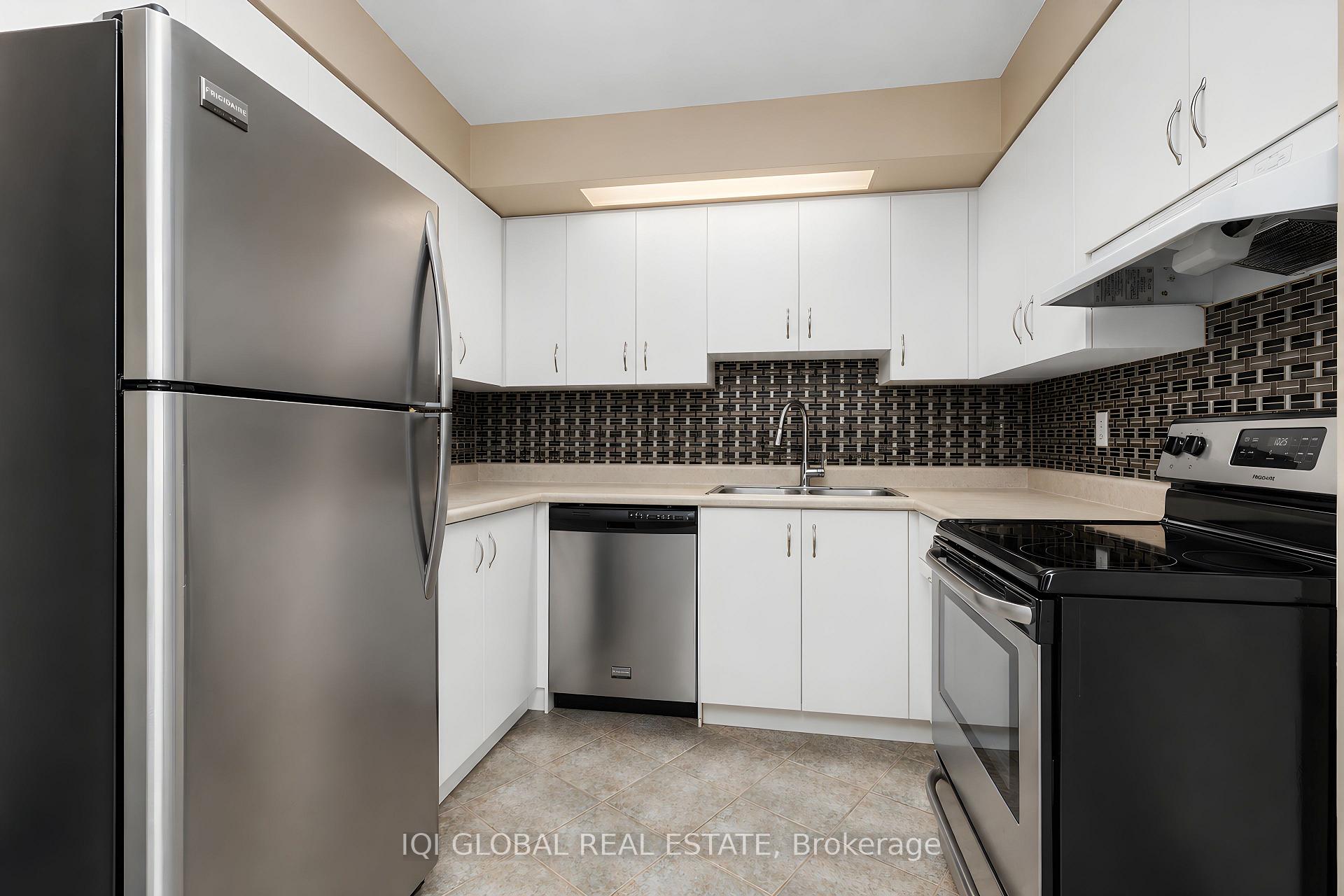 Photo 19 of Unit C2, 284 Mill Road, Etobicoke, Markland Wood — HOMEH
