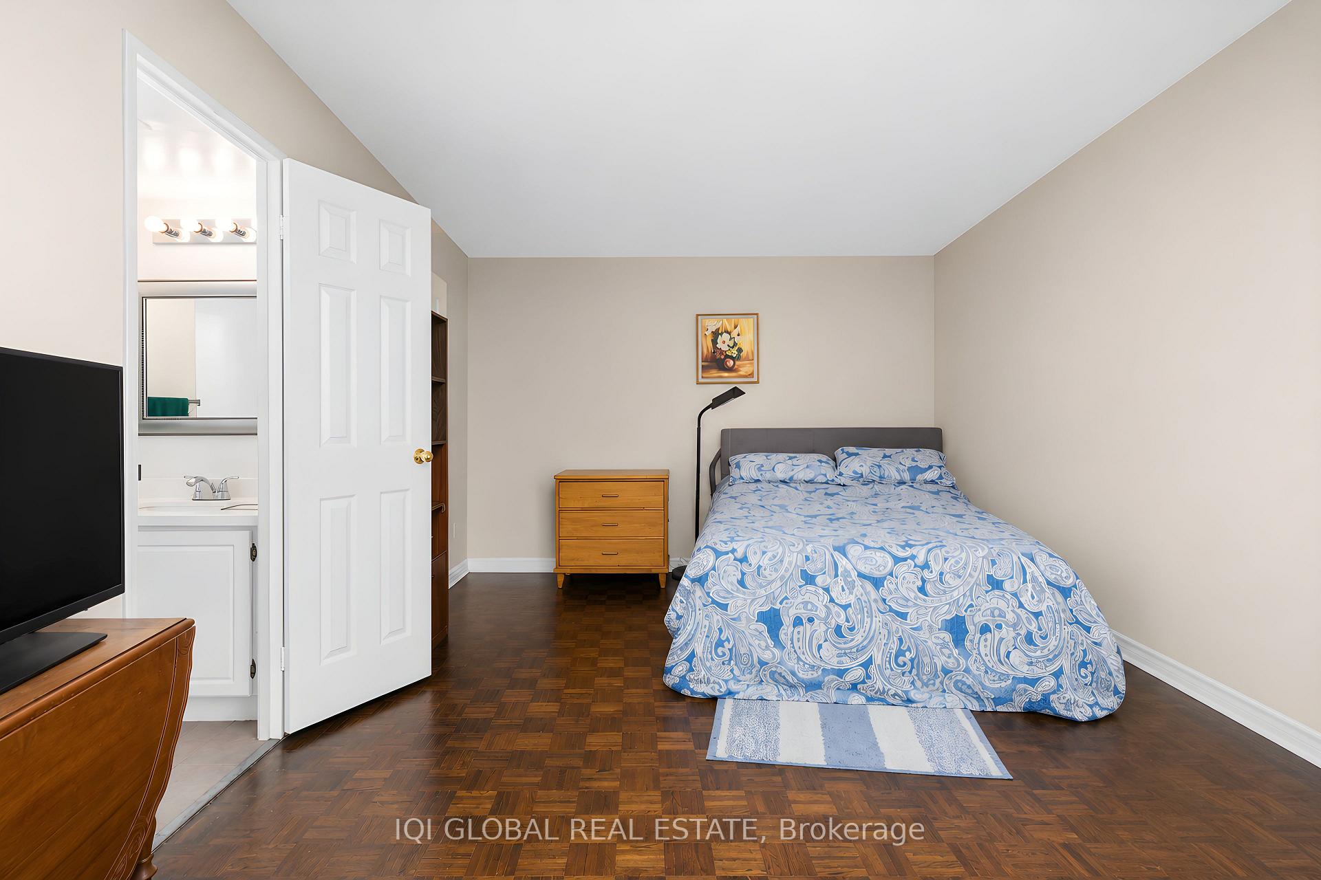 Photo 21 of Unit C2, 284 Mill Road, Etobicoke, Markland Wood — HOMEH