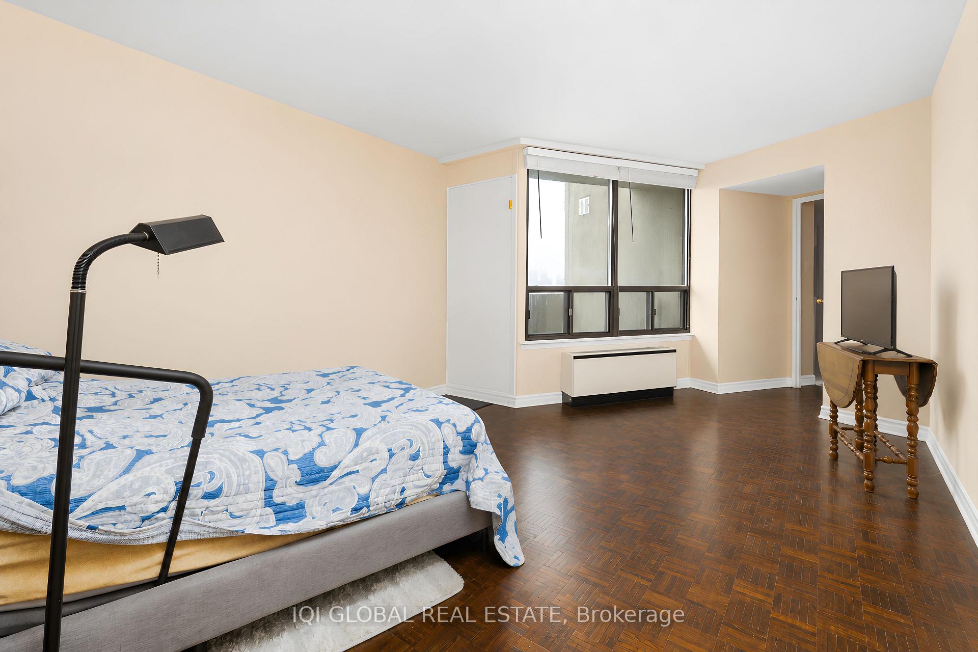 Photo 22 of Unit C2, 284 Mill Road, Etobicoke, Markland Wood — HOMEH