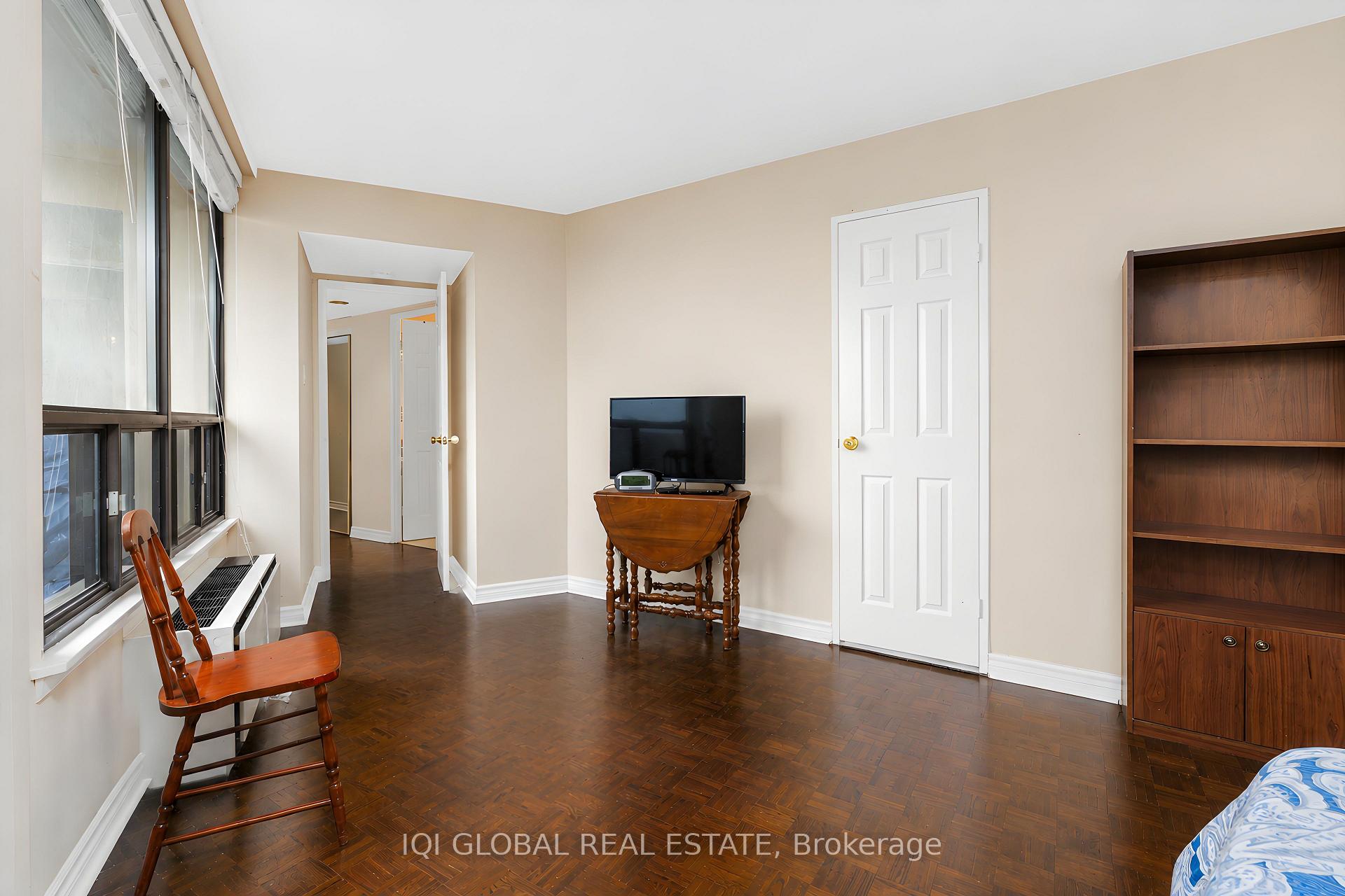 Photo 25 of Unit C2, 284 Mill Road, Etobicoke, Markland Wood — HOMEH