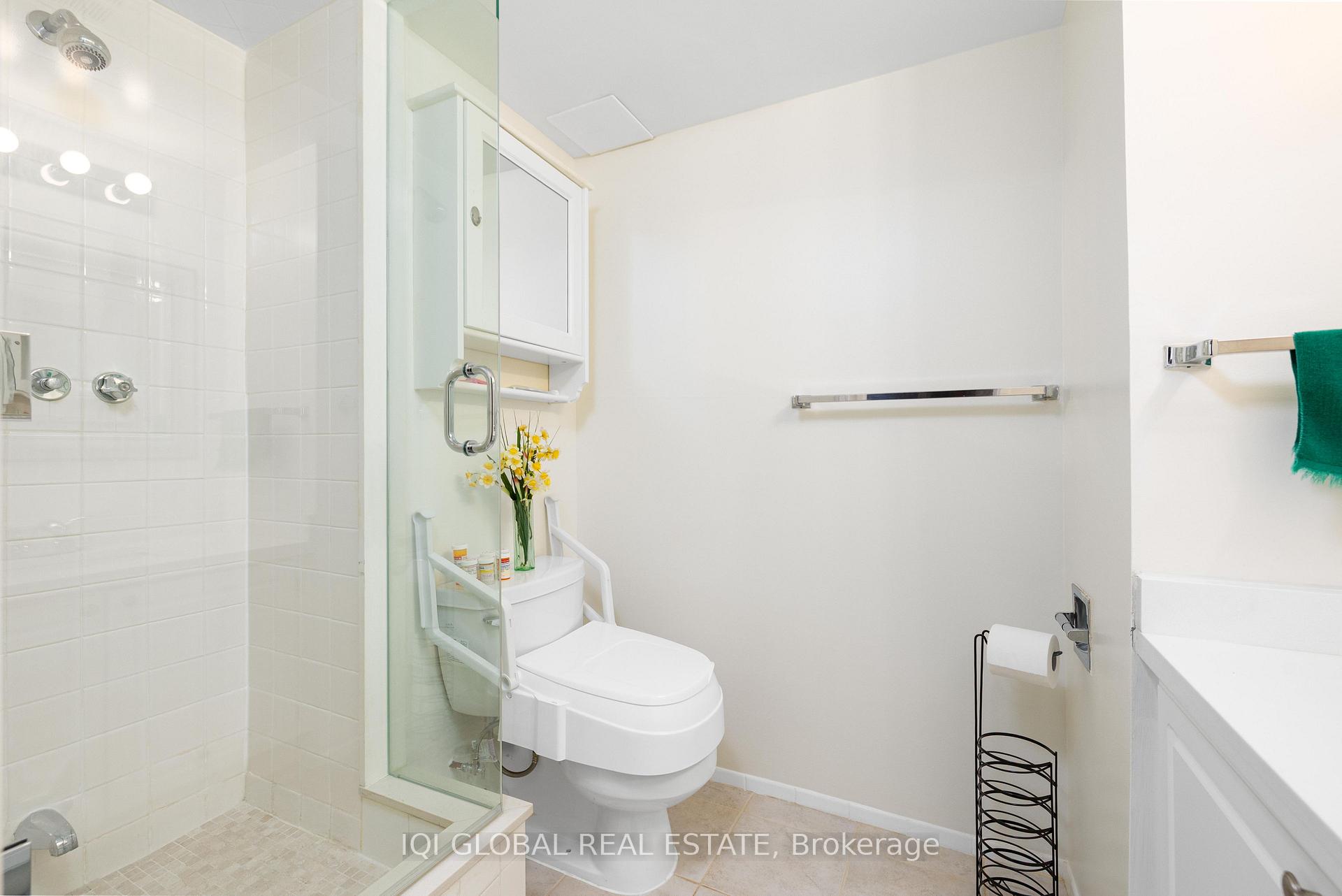 Photo 27 of Unit C2, 284 Mill Road, Etobicoke, Markland Wood — HOMEH