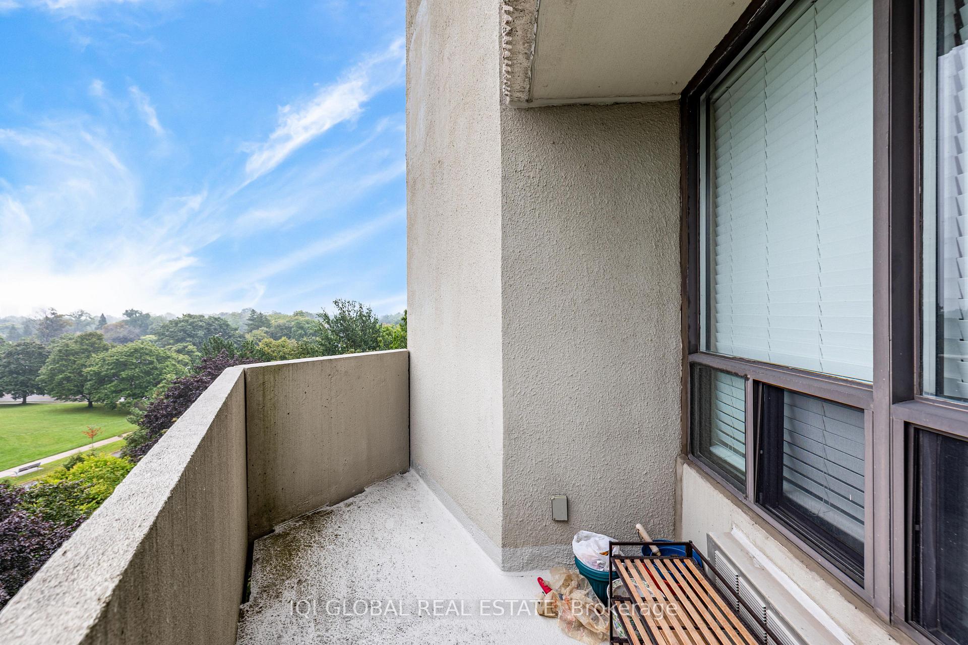 Photo 31 of Unit C2, 284 Mill Road, Etobicoke, Markland Wood — HOMEH