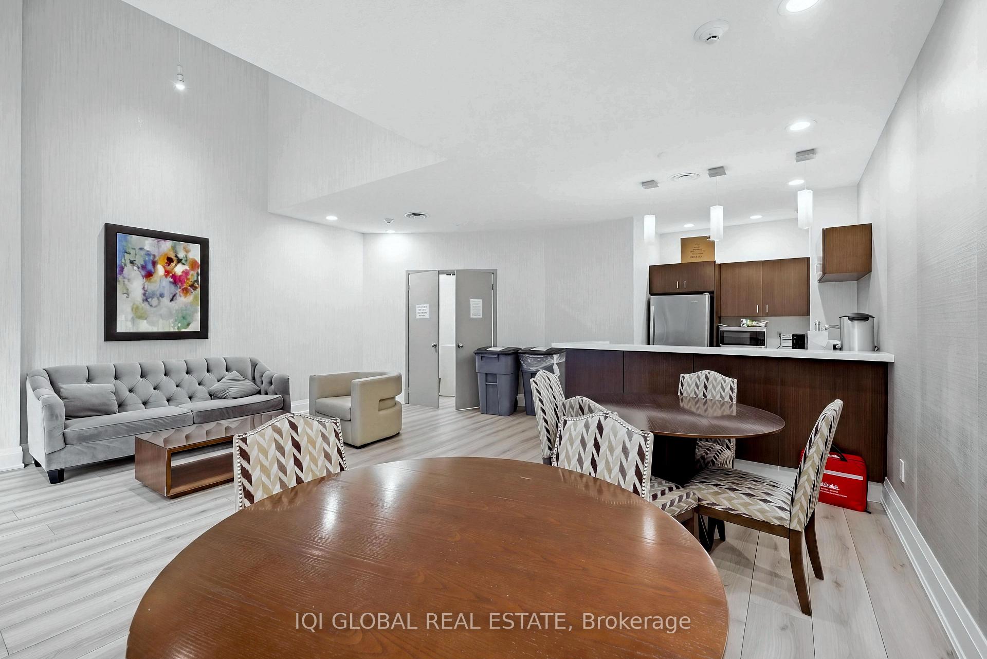 Photo 47 of Unit C2, 284 Mill Road, Etobicoke, Markland Wood — HOMEH