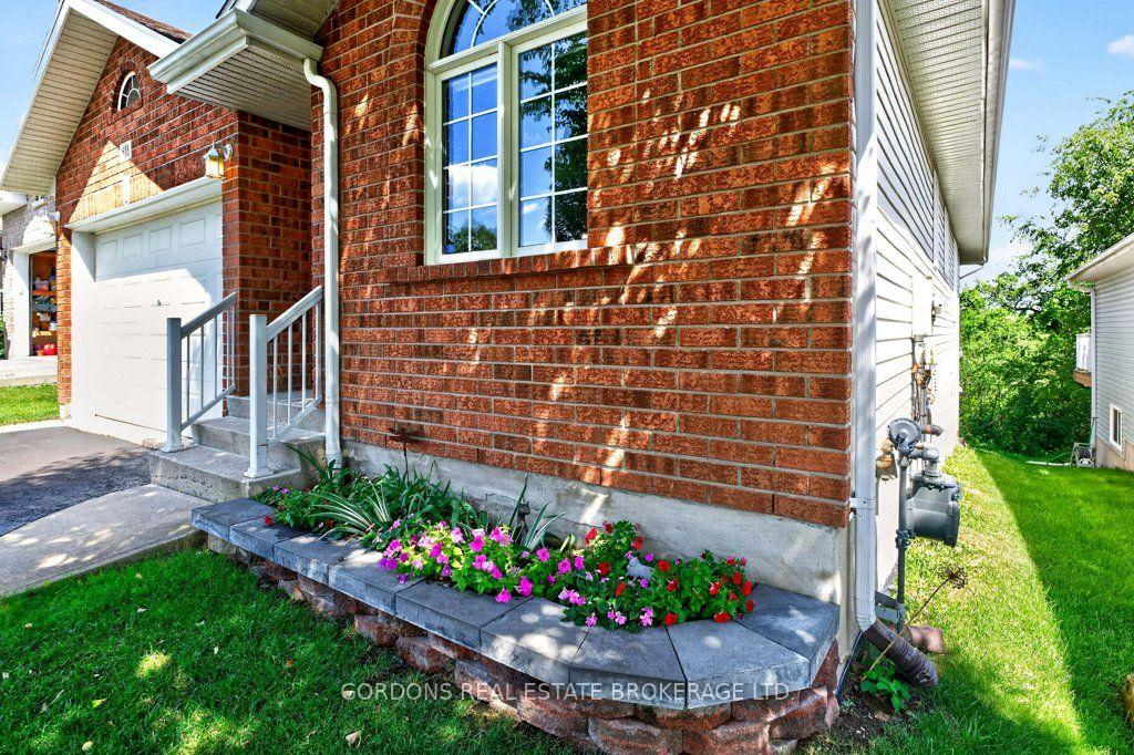 Photo 3 of 633 Melrose Street, Kingston, East Gardiners Rd — HOMEH